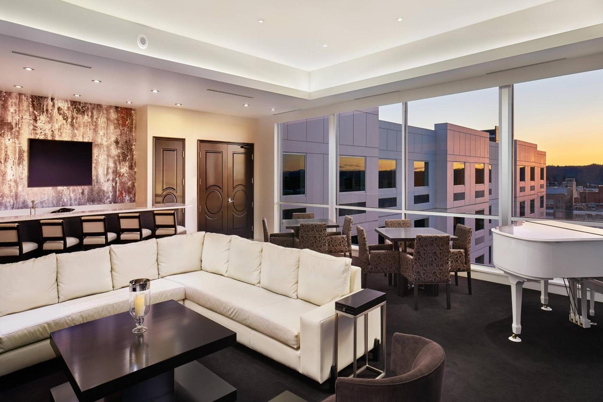 The Davenport Grand, Autograph Collection photo 17