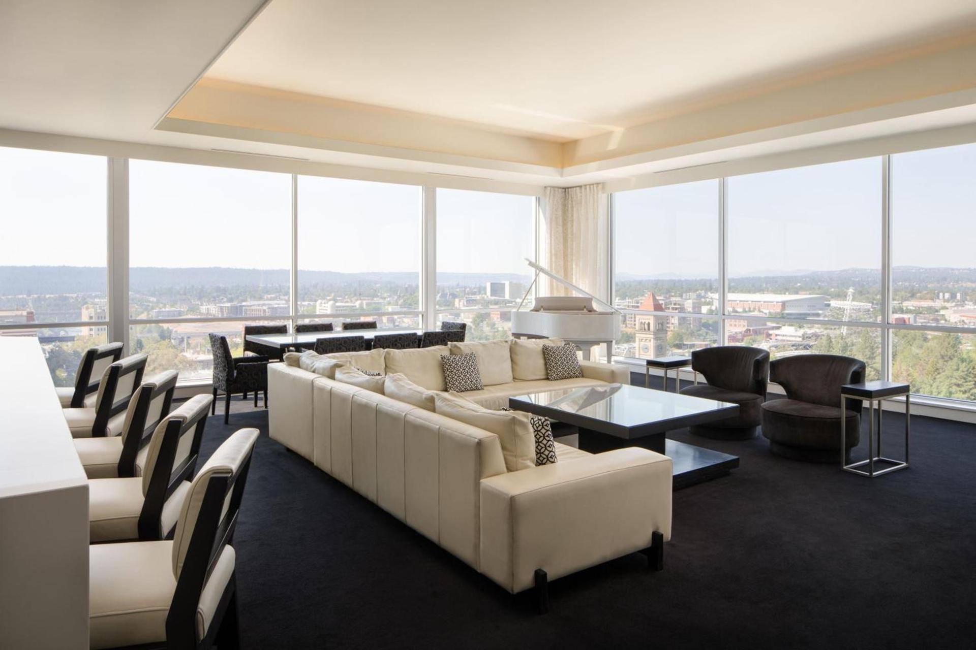 The Davenport Grand, Autograph Collection photo 26