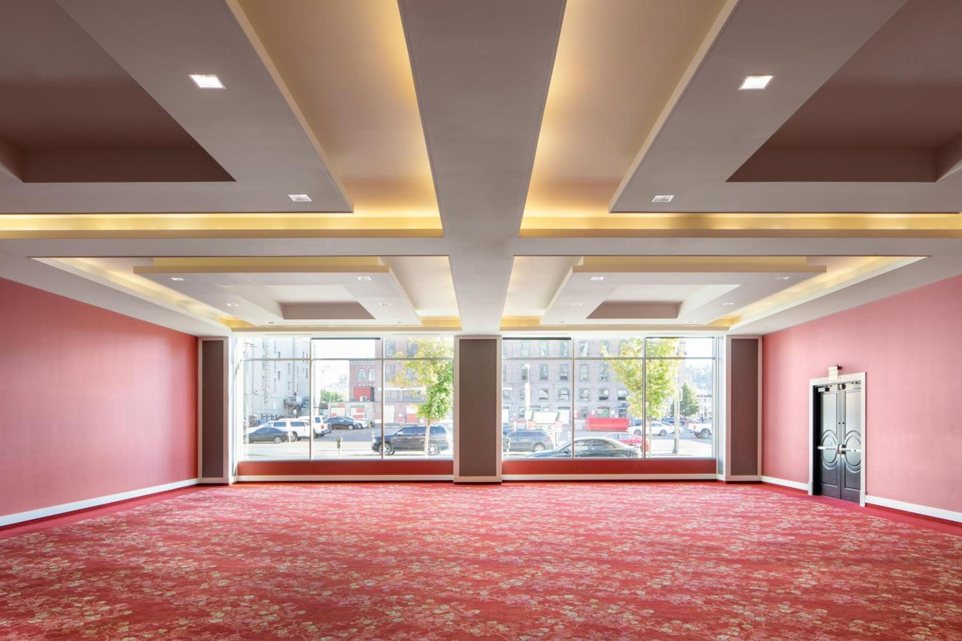 The Davenport Grand, Autograph Collection photo 66