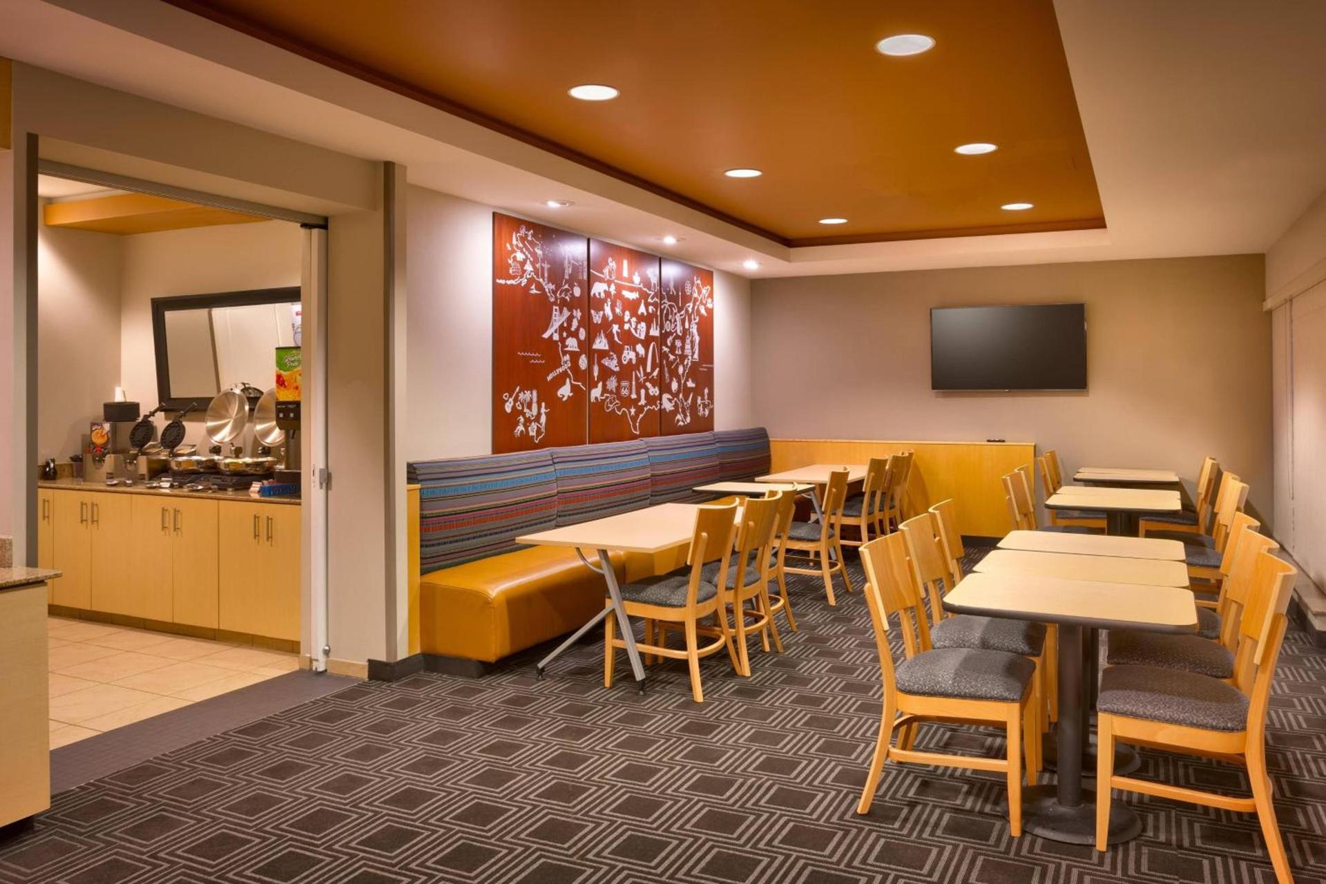TownePlace Suites Omaha West photo 16