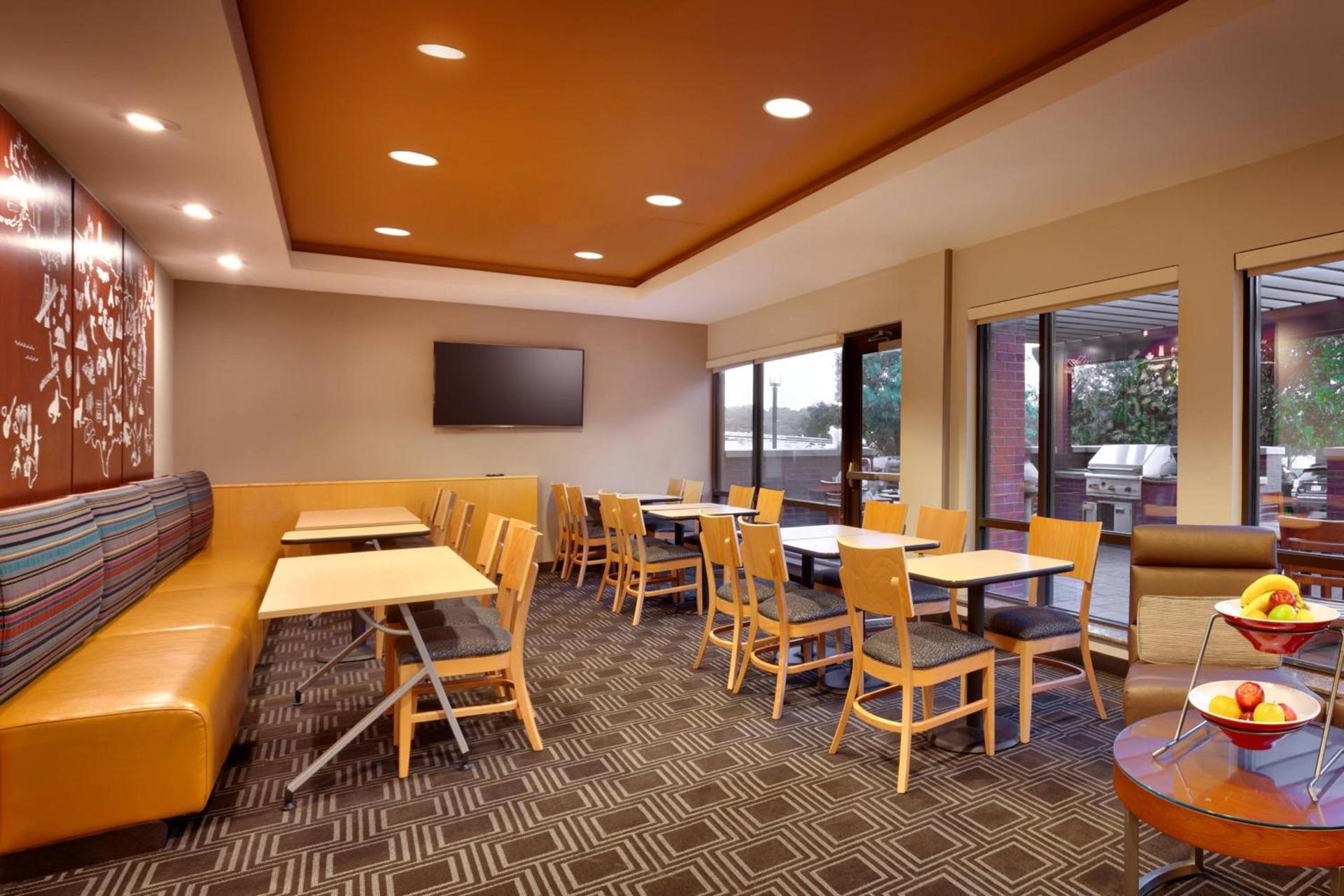 TownePlace Suites Omaha West photo 17