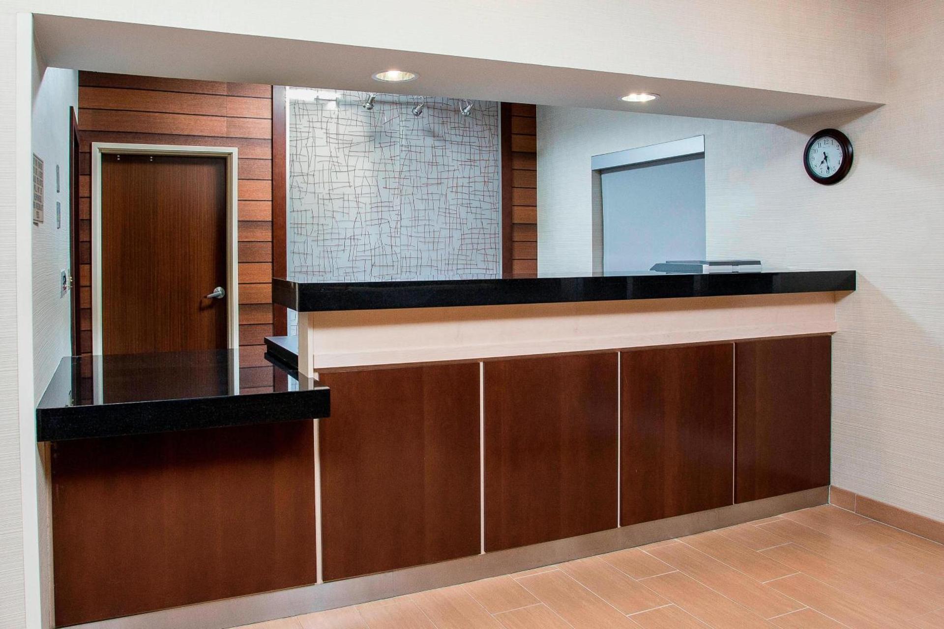 Fairfield Inn & Suites Victoria photo 2