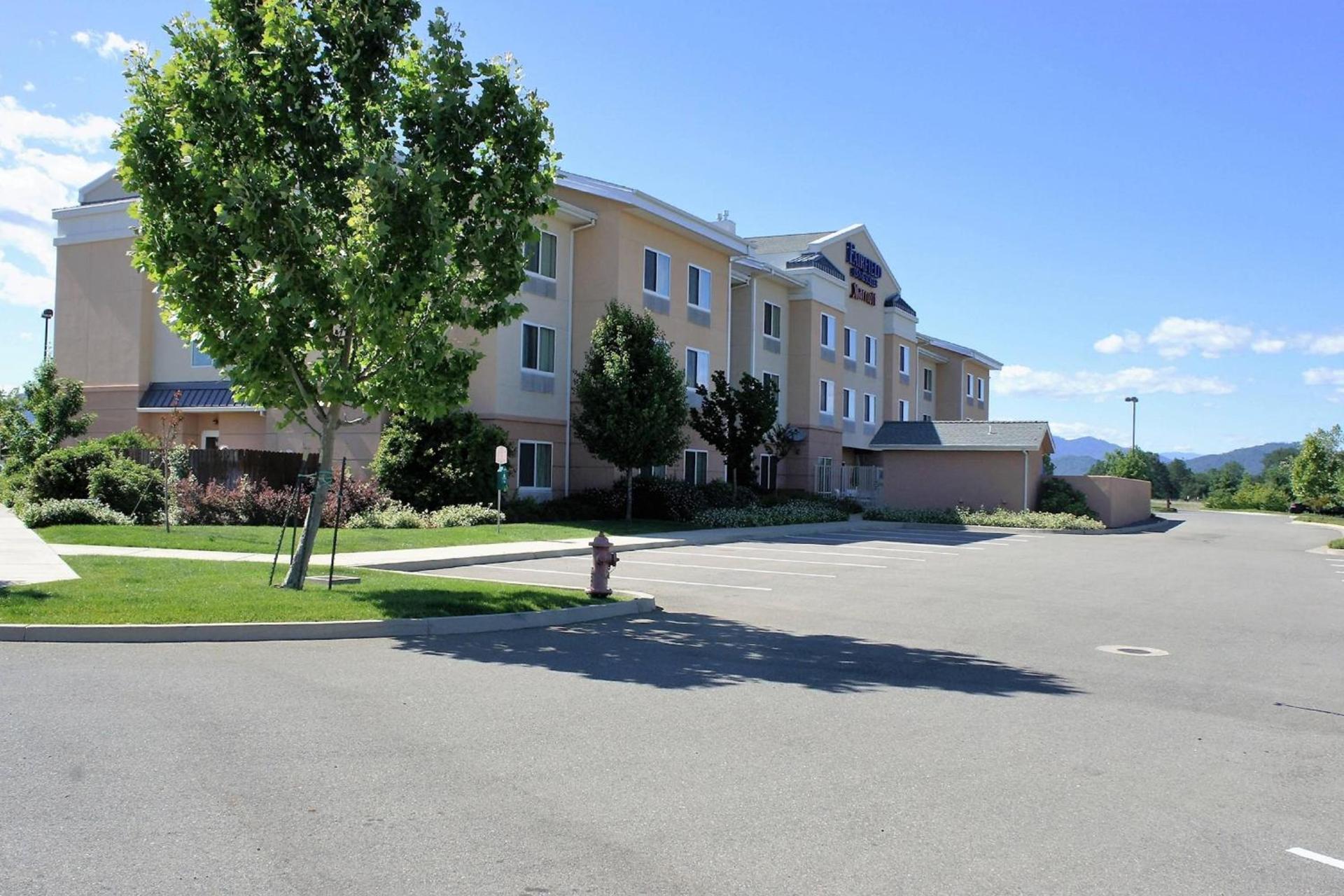 Fairfield Inn & Suites Redding photo 2