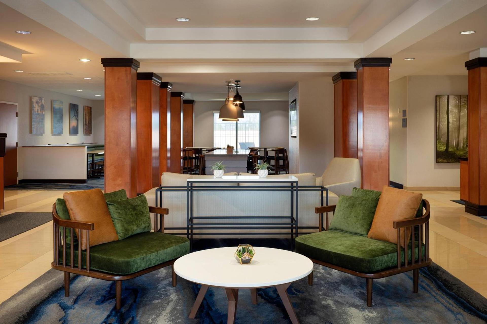 Fairfield Inn & Suites Redding photo 4
