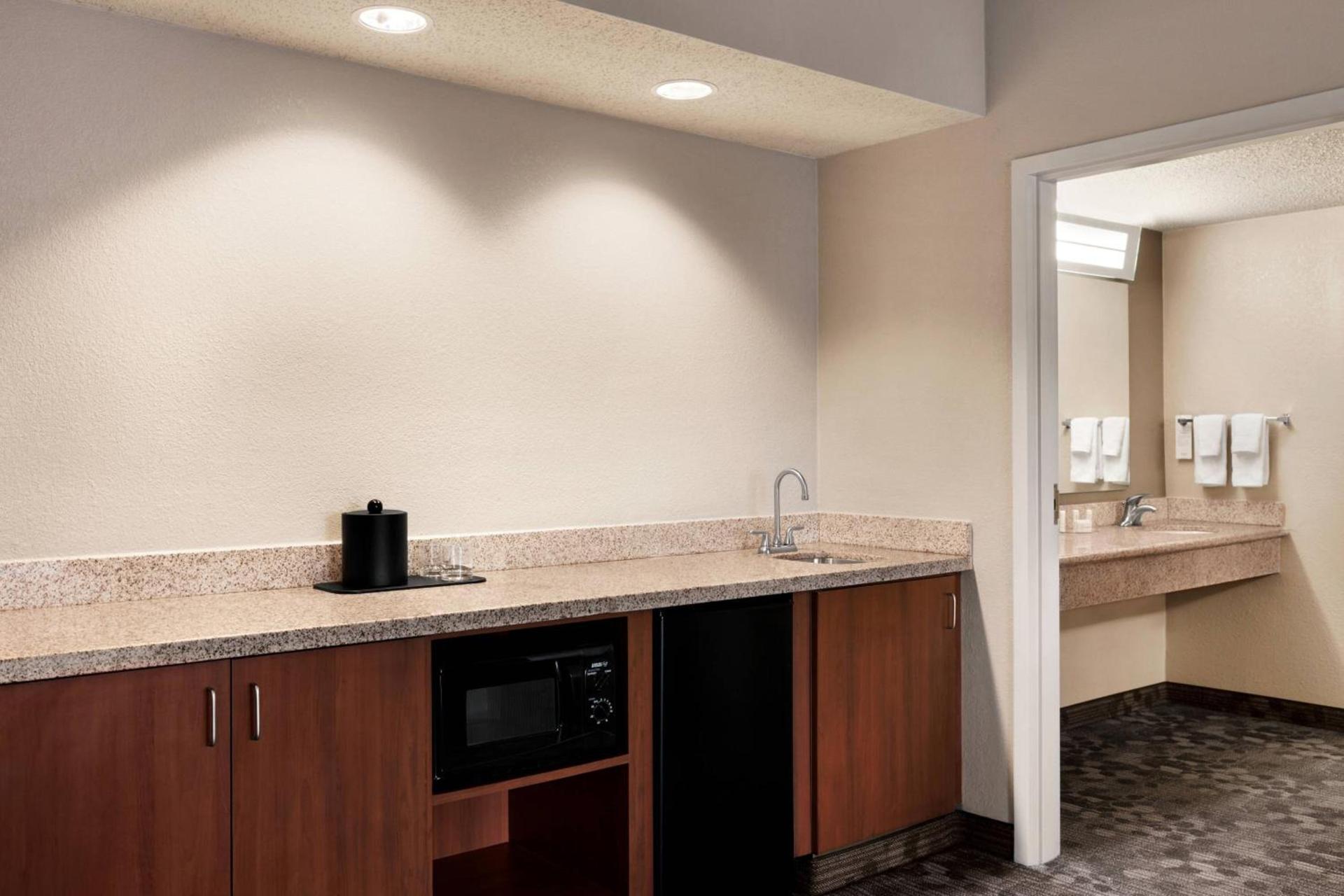 Courtyard by Marriott Tulsa Central photo 14