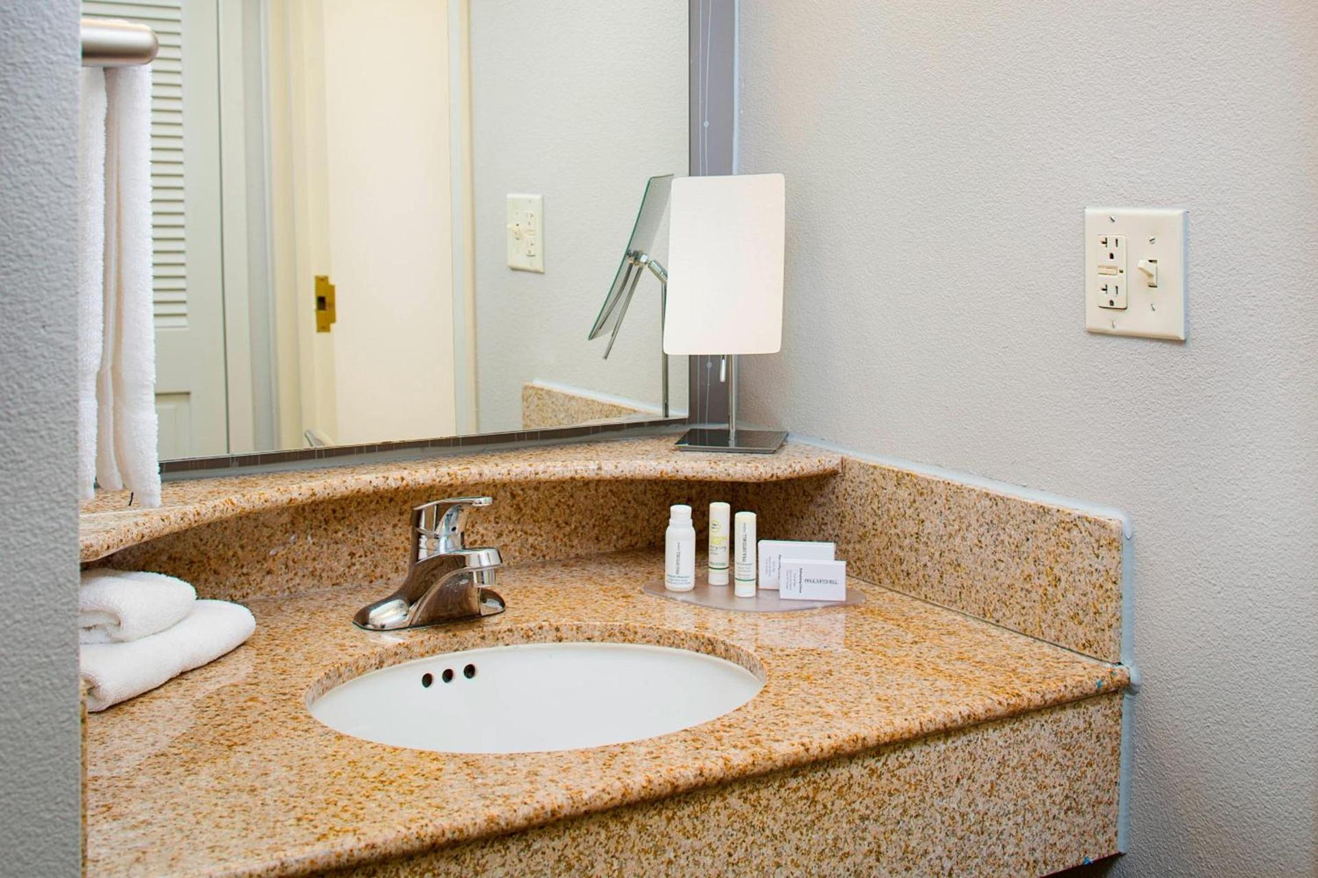 Courtyard by Marriott Roanoke Airport photo 7