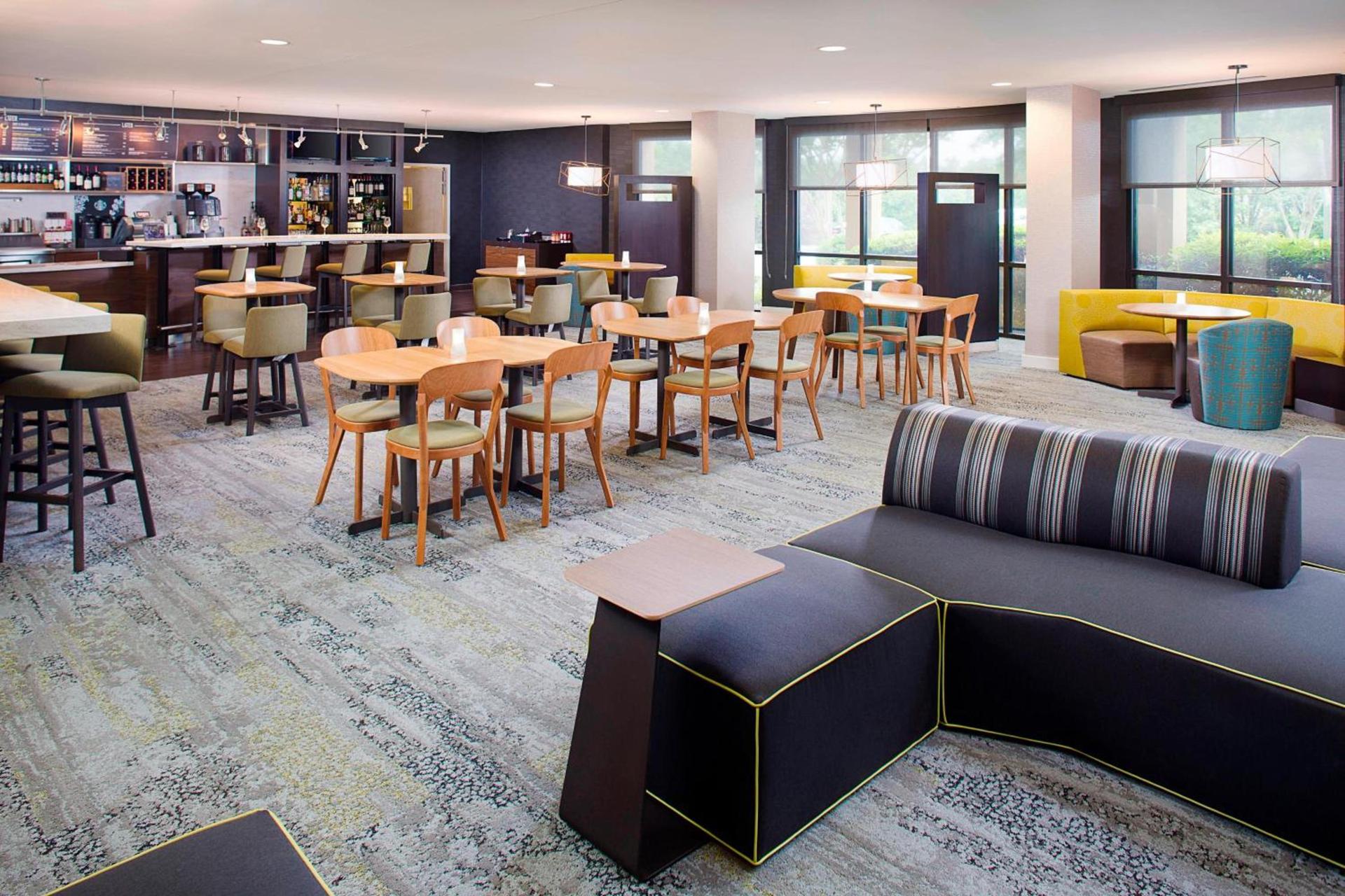 Courtyard by Marriott Roanoke Airport photo 16