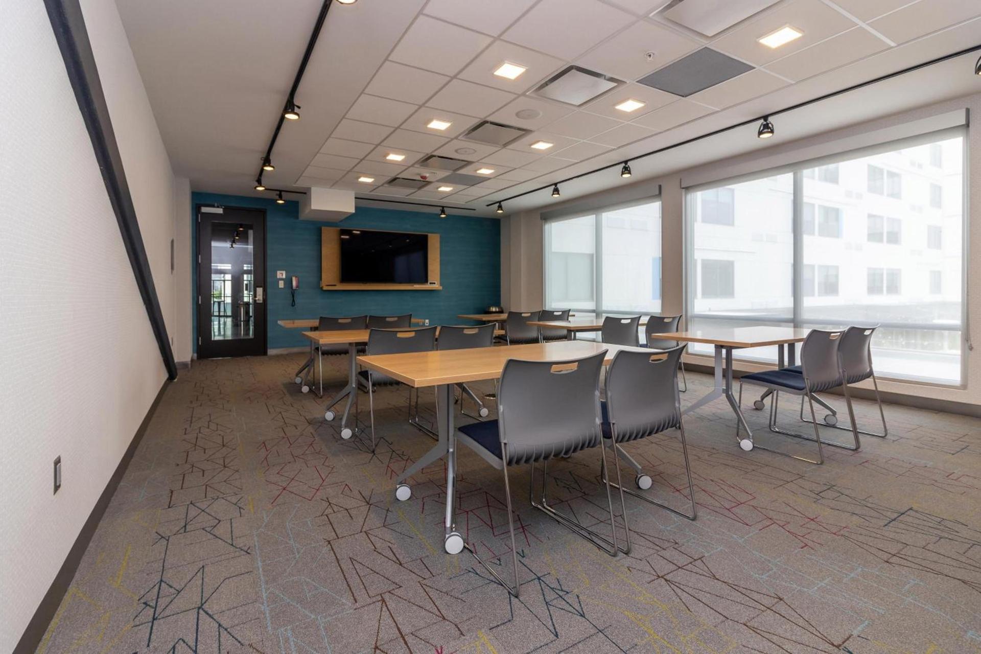 Aloft by Marriott St. Louis Cortex photo 17