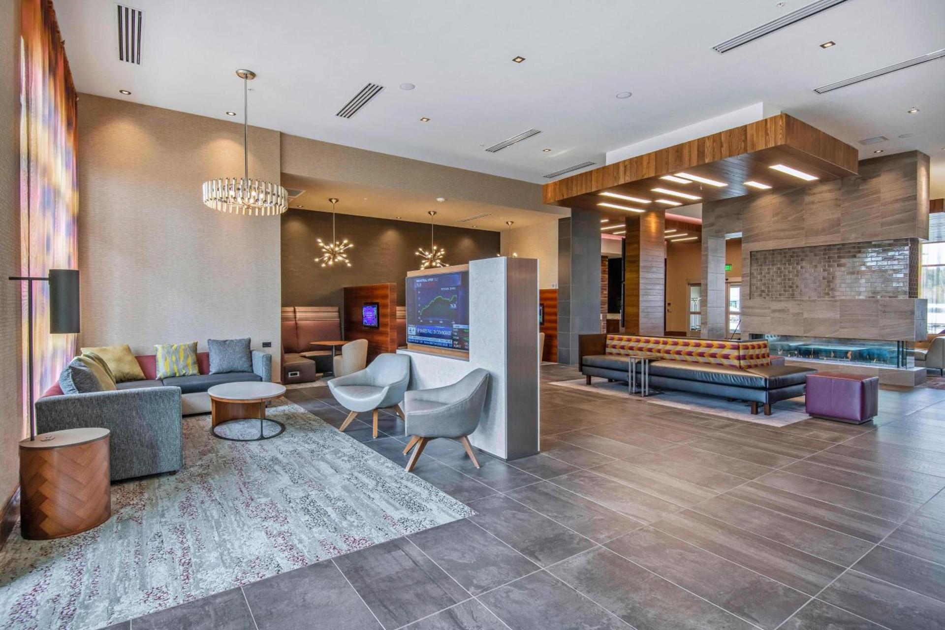 Courtyard by Marriott Raleigh Cary/Parkside Town Commons photo 3