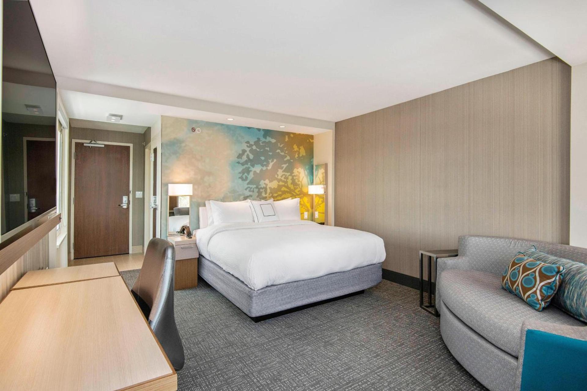 Courtyard by Marriott Raleigh Cary/Parkside Town Commons photo 8