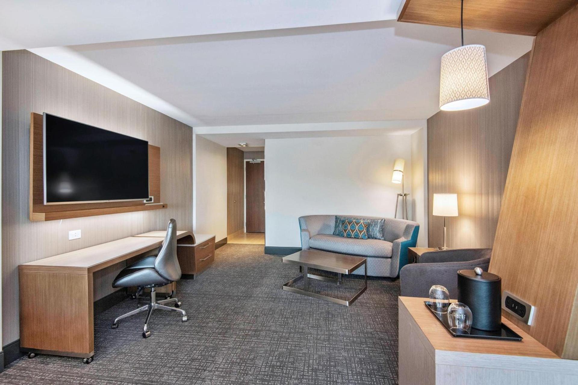 Courtyard by Marriott Raleigh Cary/Parkside Town Commons photo 23