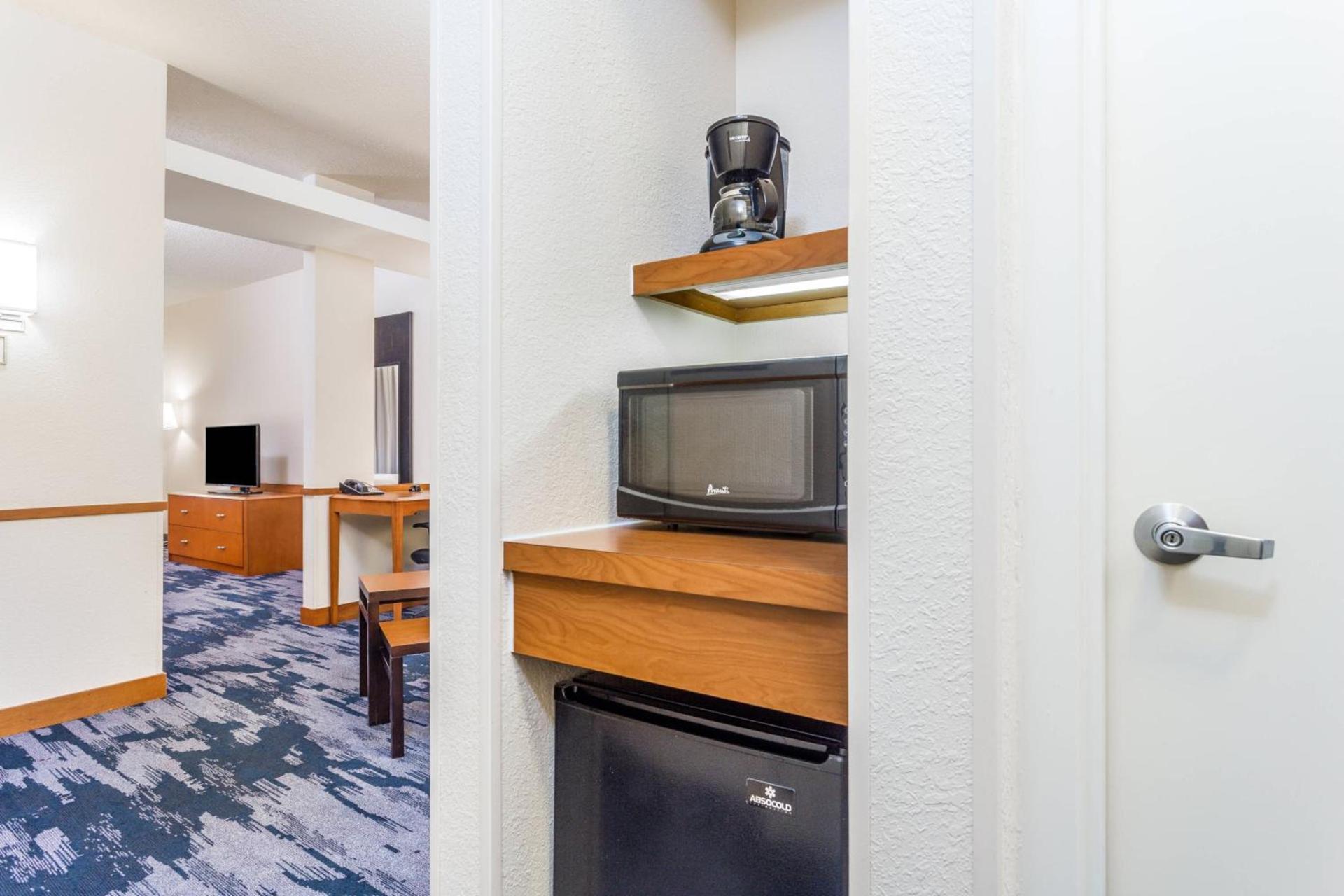 Fairfield Inn and Suites by Marriott Madison East photo 14