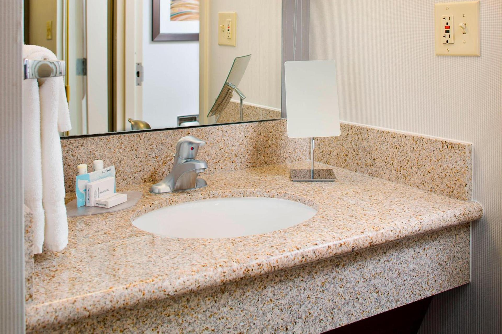 Courtyard by Marriott Richmond Airport photo 5