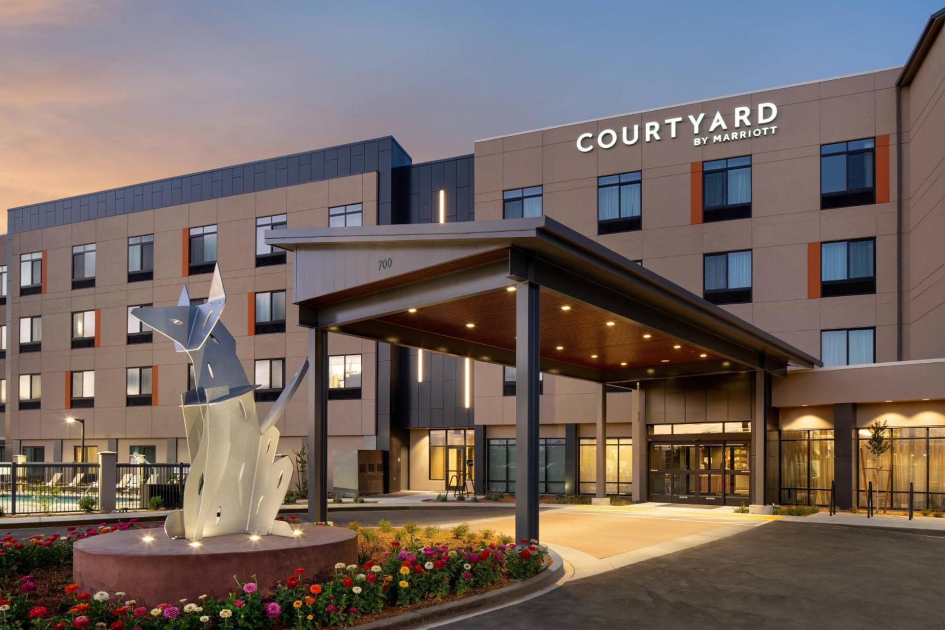 Courtyard by Marriott Petaluma Sonoma County photo 2