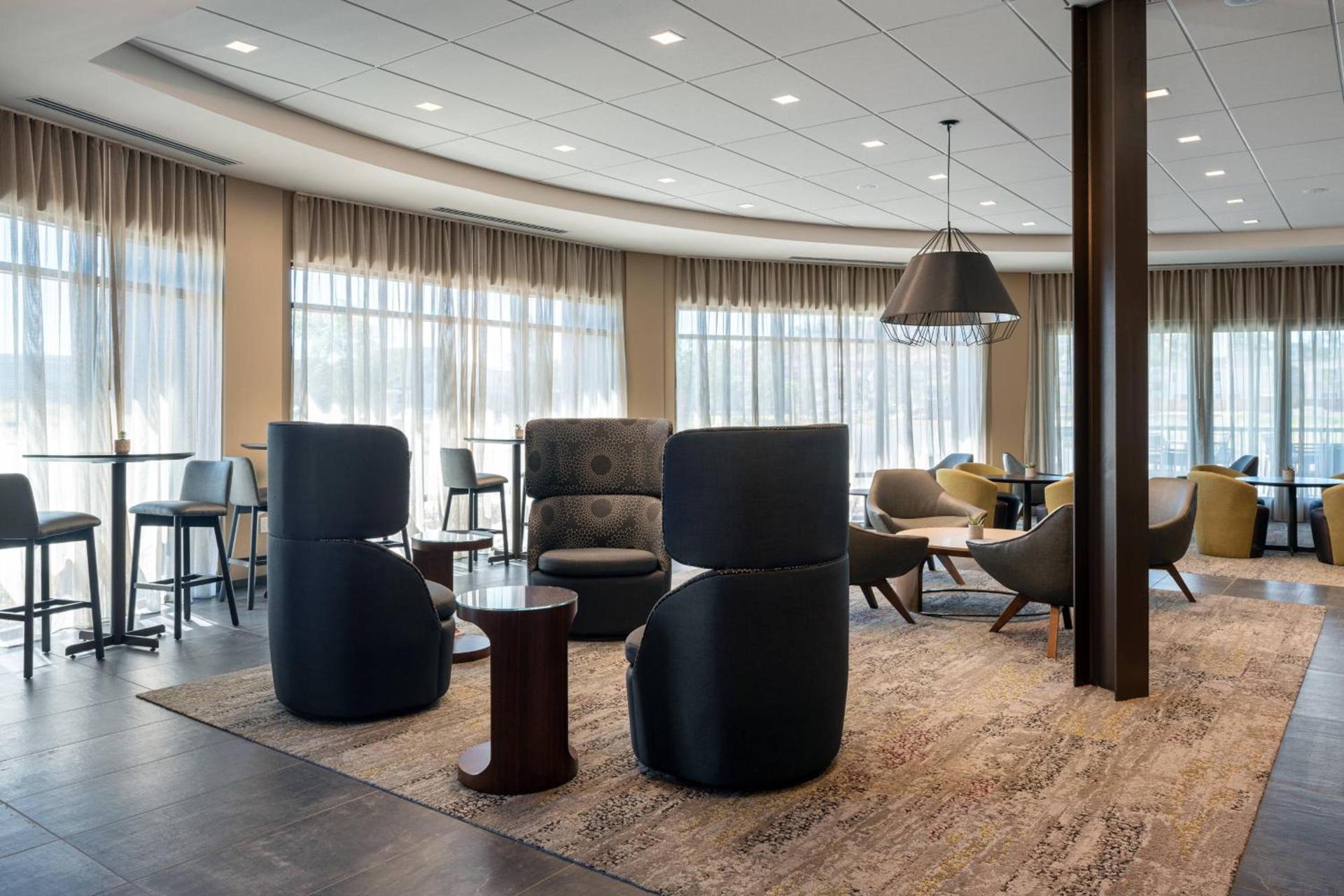 Courtyard by Marriott Petaluma Sonoma County photo 5