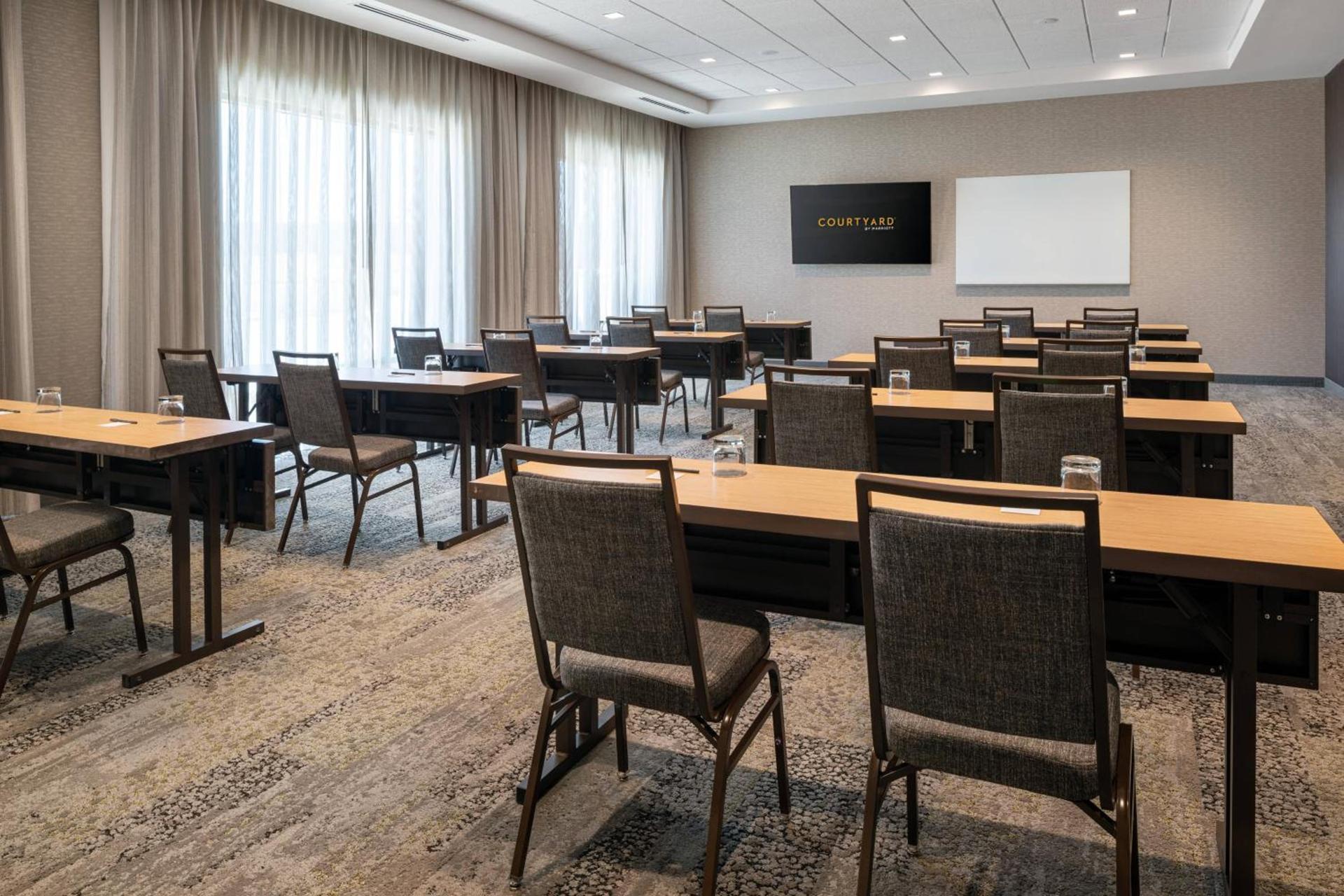 Courtyard by Marriott Petaluma Sonoma County photo 32