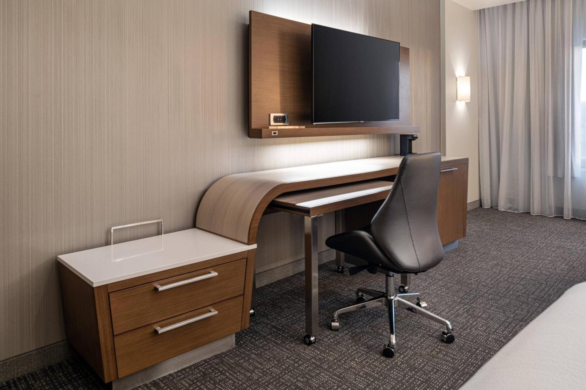 Courtyard by Marriott Petaluma Sonoma County photo 15
