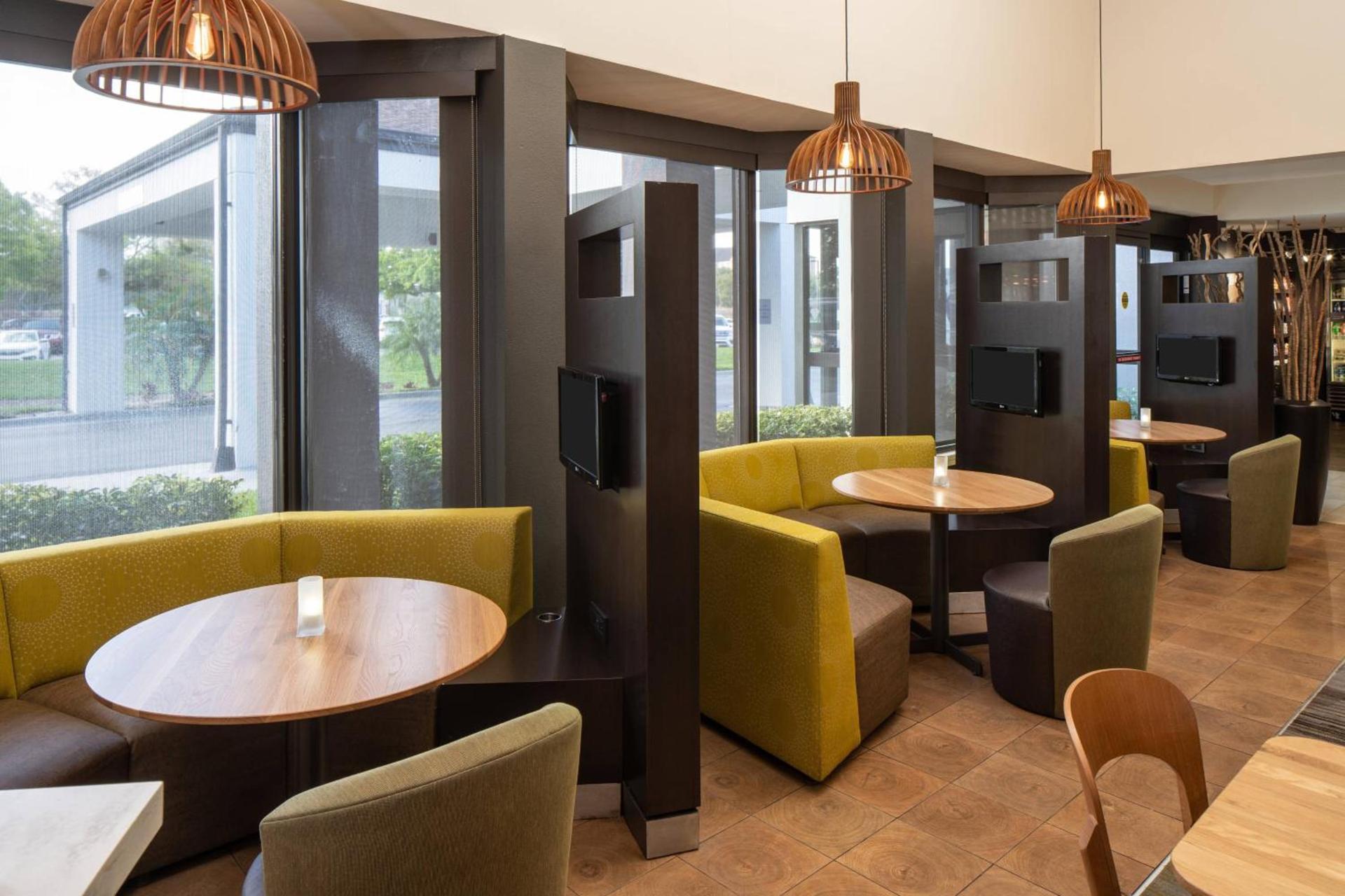 Courtyard by Marriott Orlando Airport photo 17