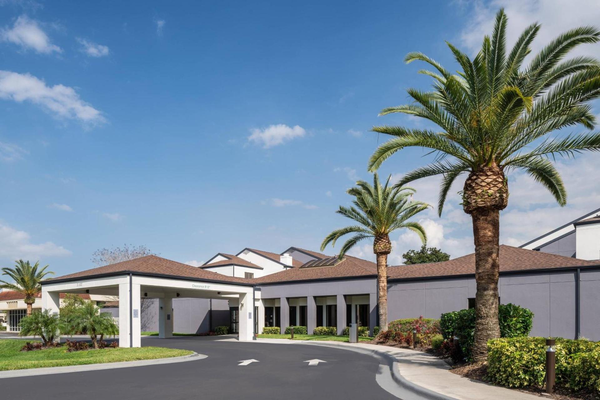Courtyard by Marriott Orlando Airport photo 1