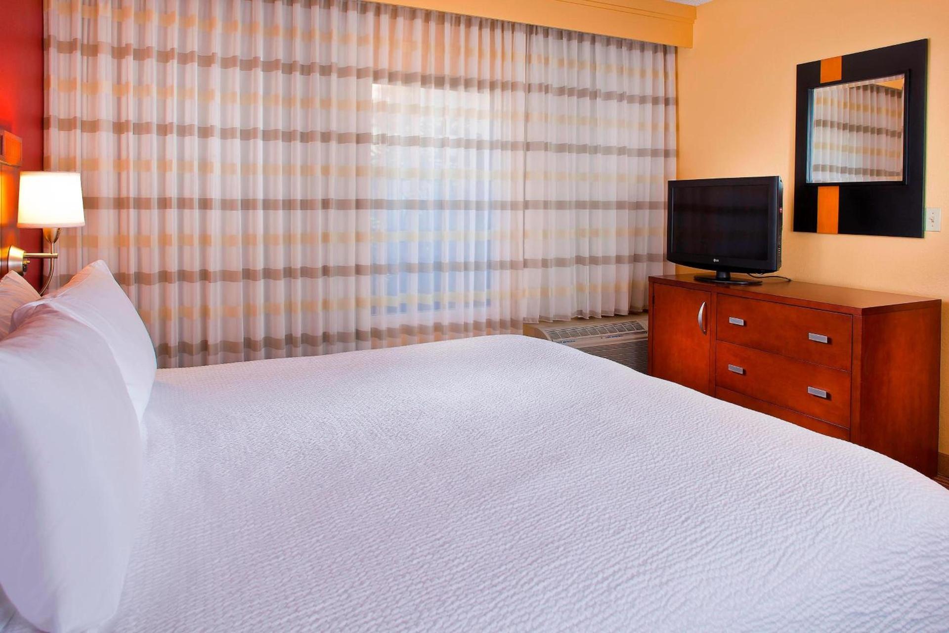 Courtyard by Marriott Orlando Airport photo 13