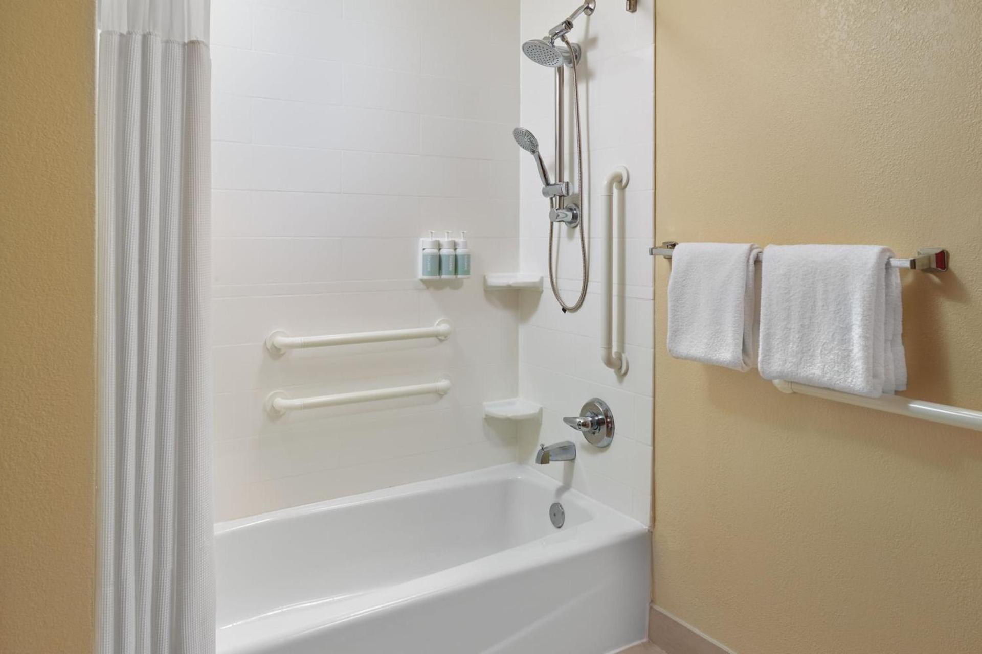 Courtyard by Marriott Orlando Airport photo 12