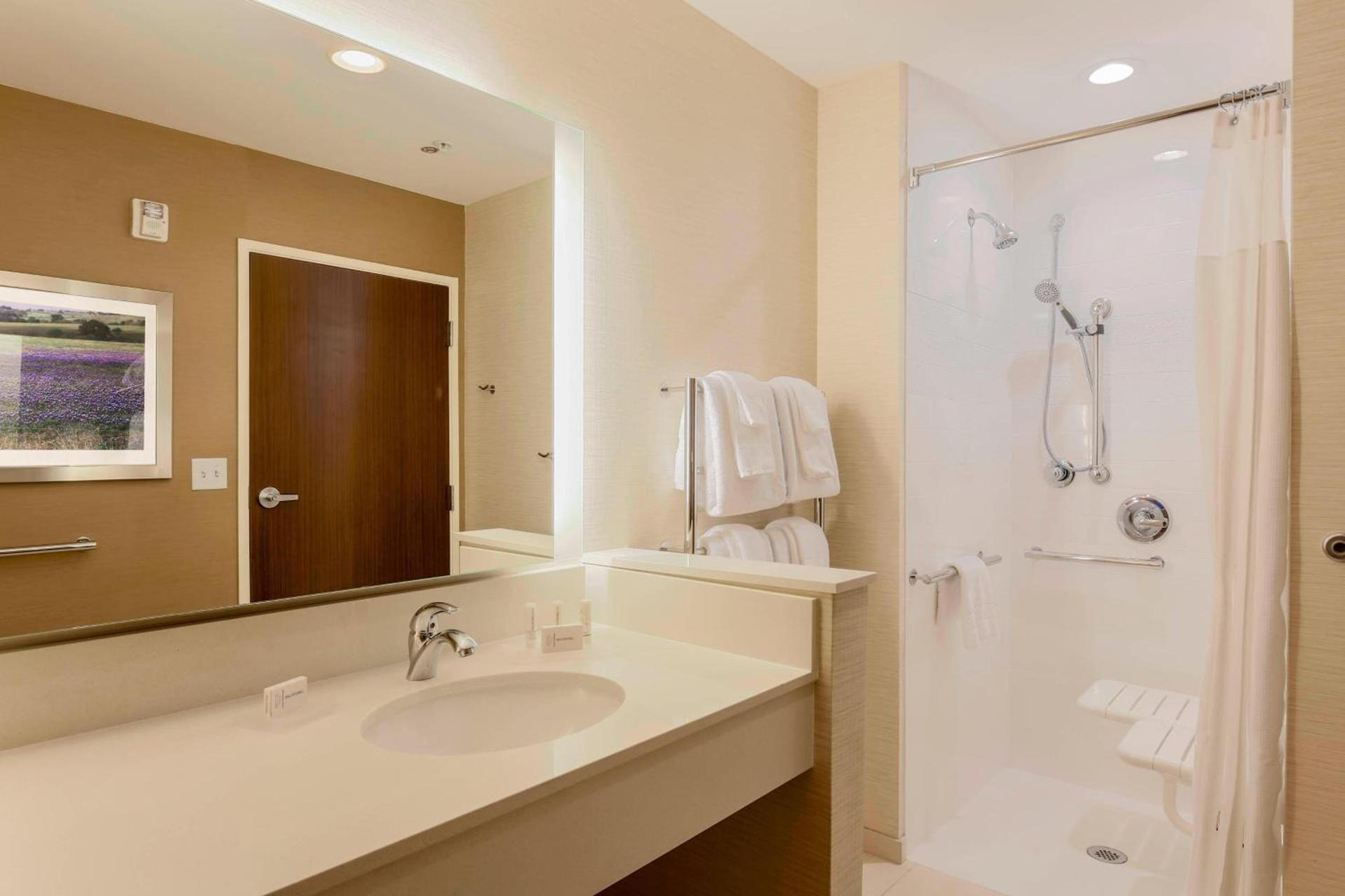 Fairfield Inn & Suites by Marriott Decatur at Decatur Conference Center photo 11