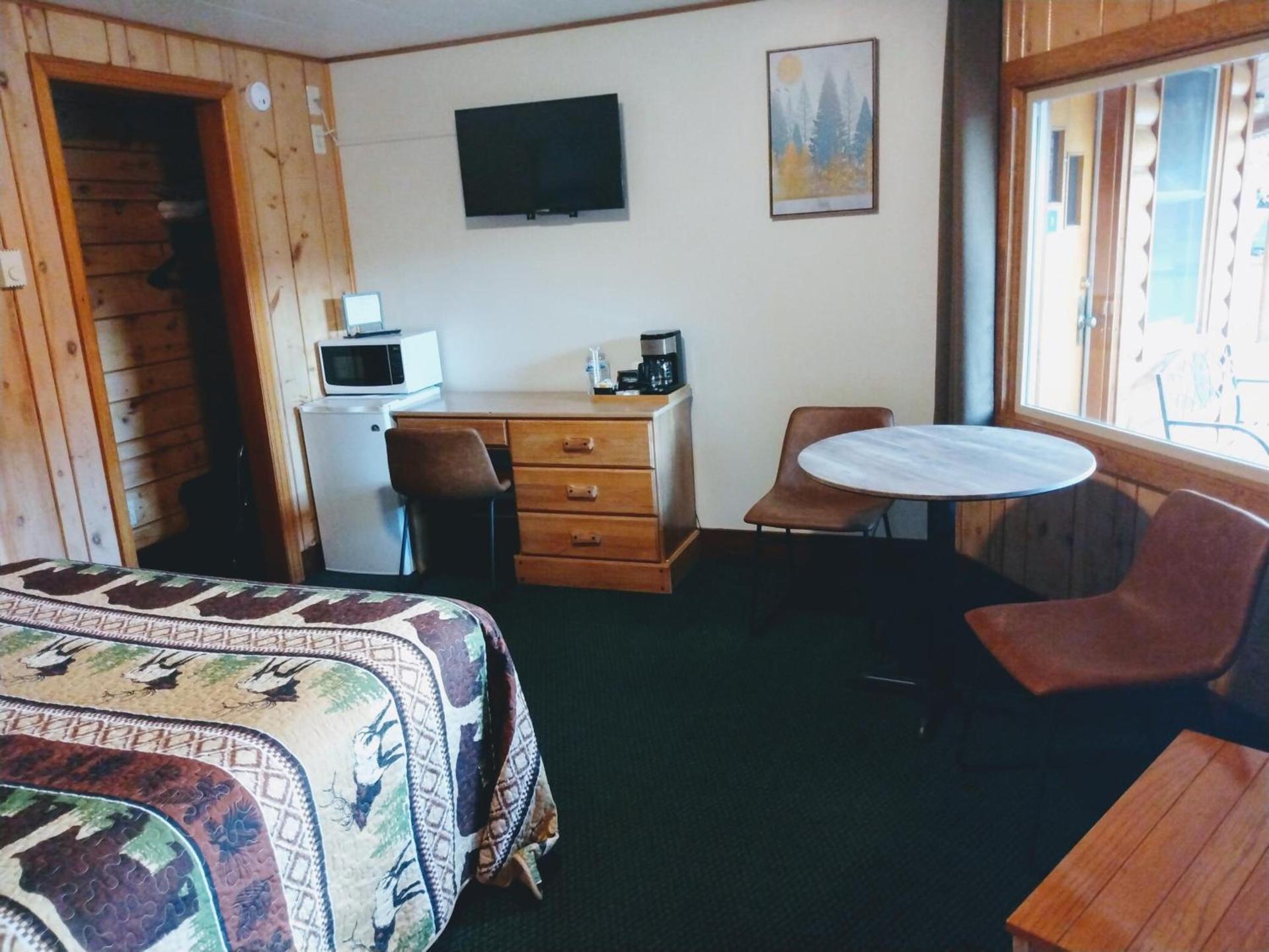 Lone Eagle Lodge photo 35