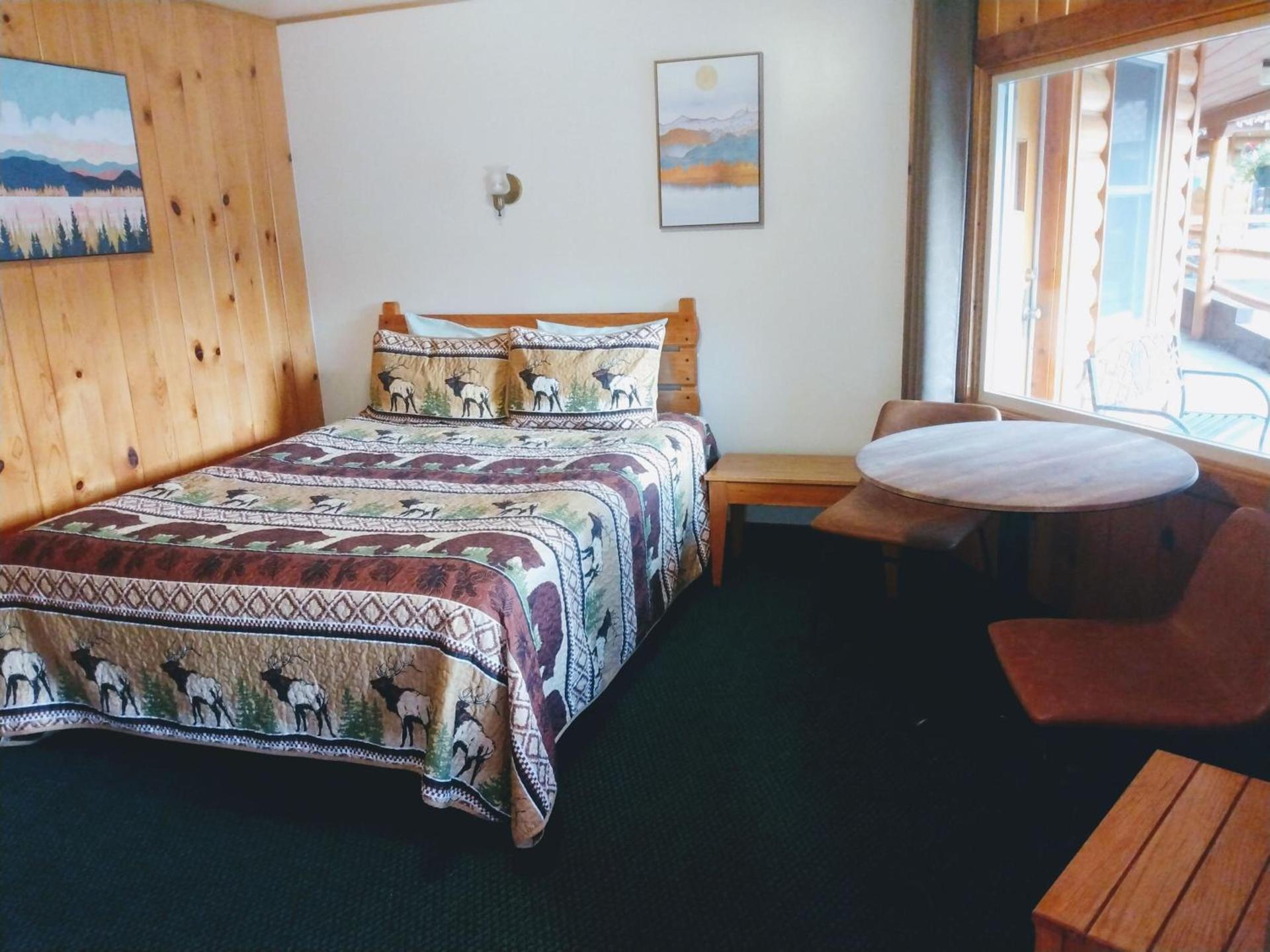 Lone Eagle Lodge photo 36