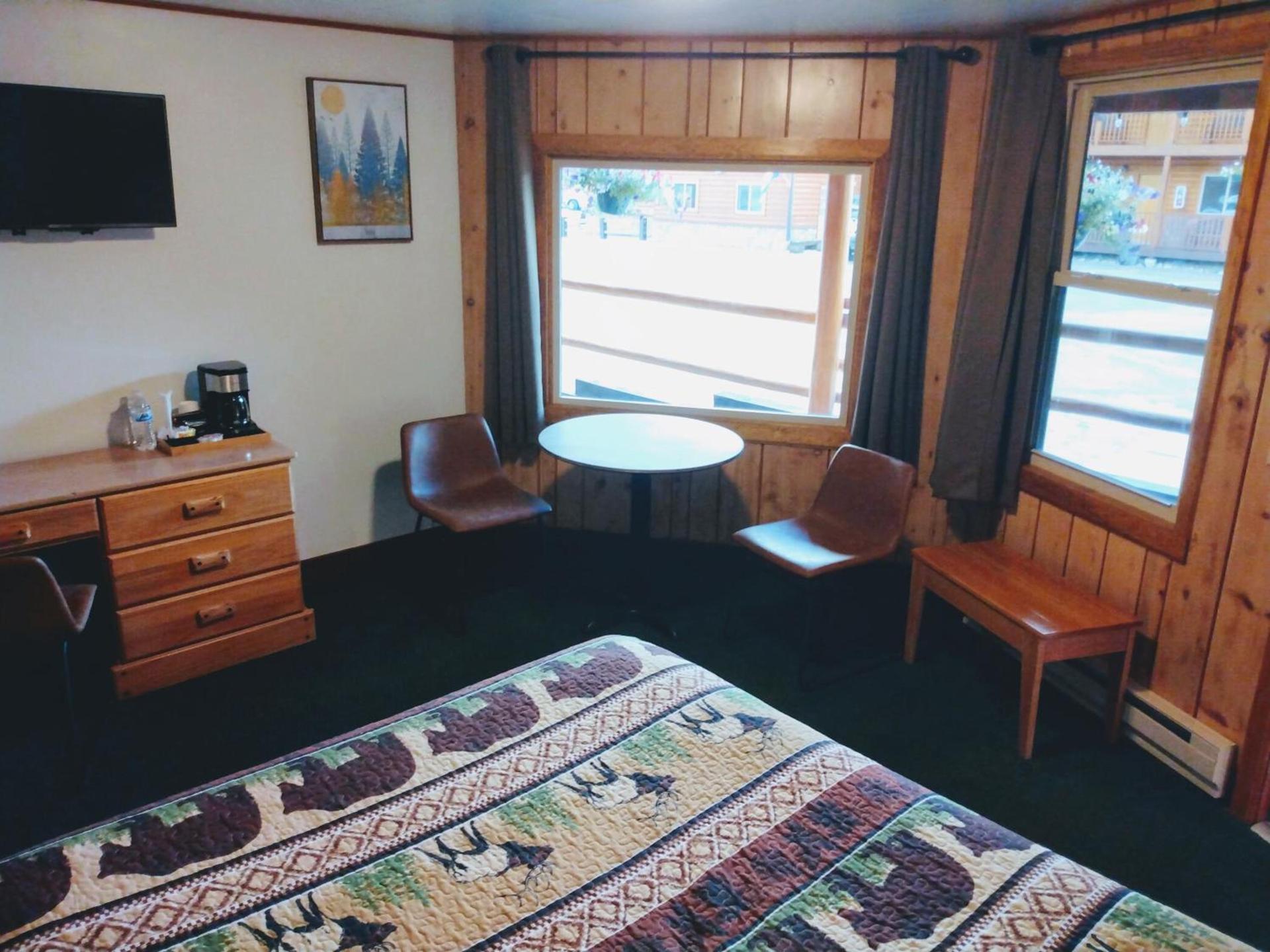 Lone Eagle Lodge photo 37