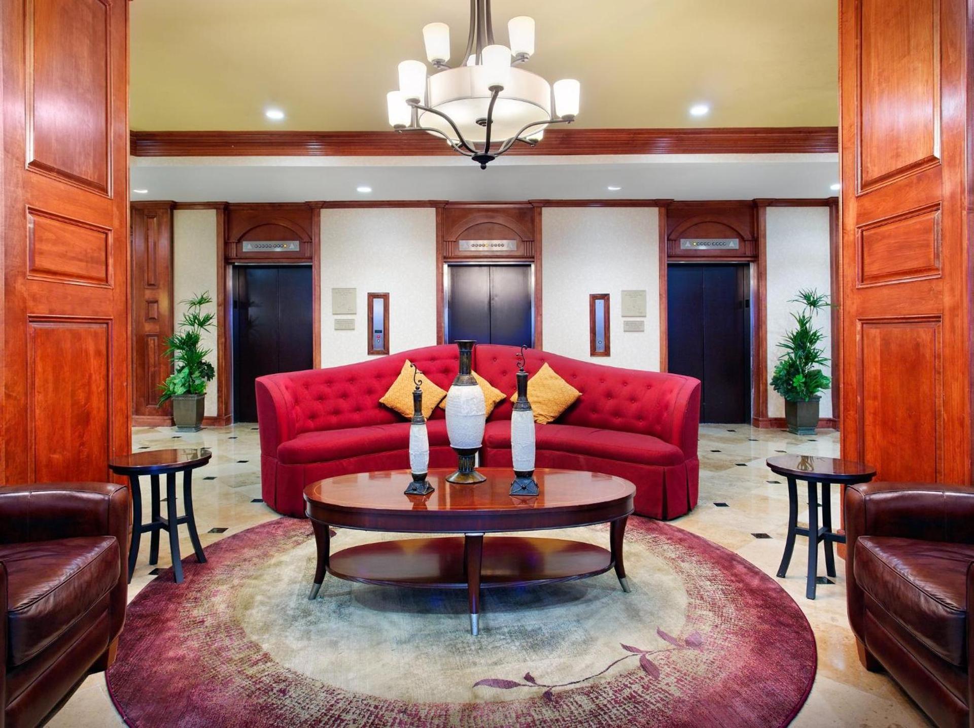 Holiday Inn Express Dallas Market Center by IHG photo 3