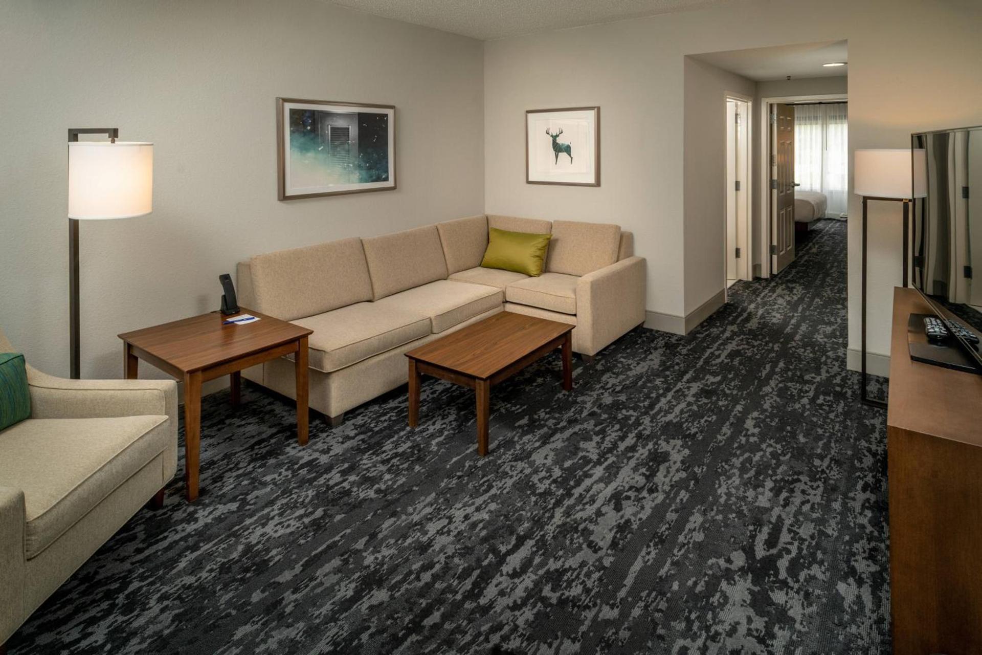 Delta Hotels by Marriott Huntington Mall photo 10