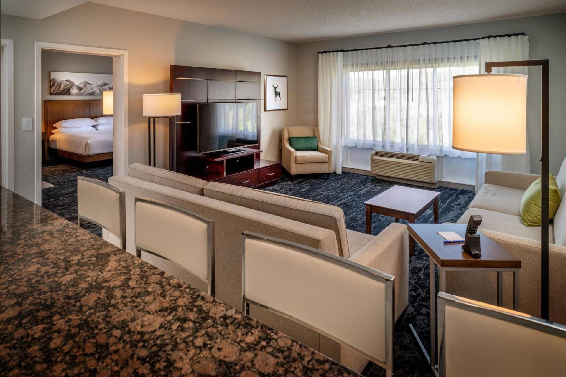 Delta Hotels by Marriott Huntington Mall photo 7