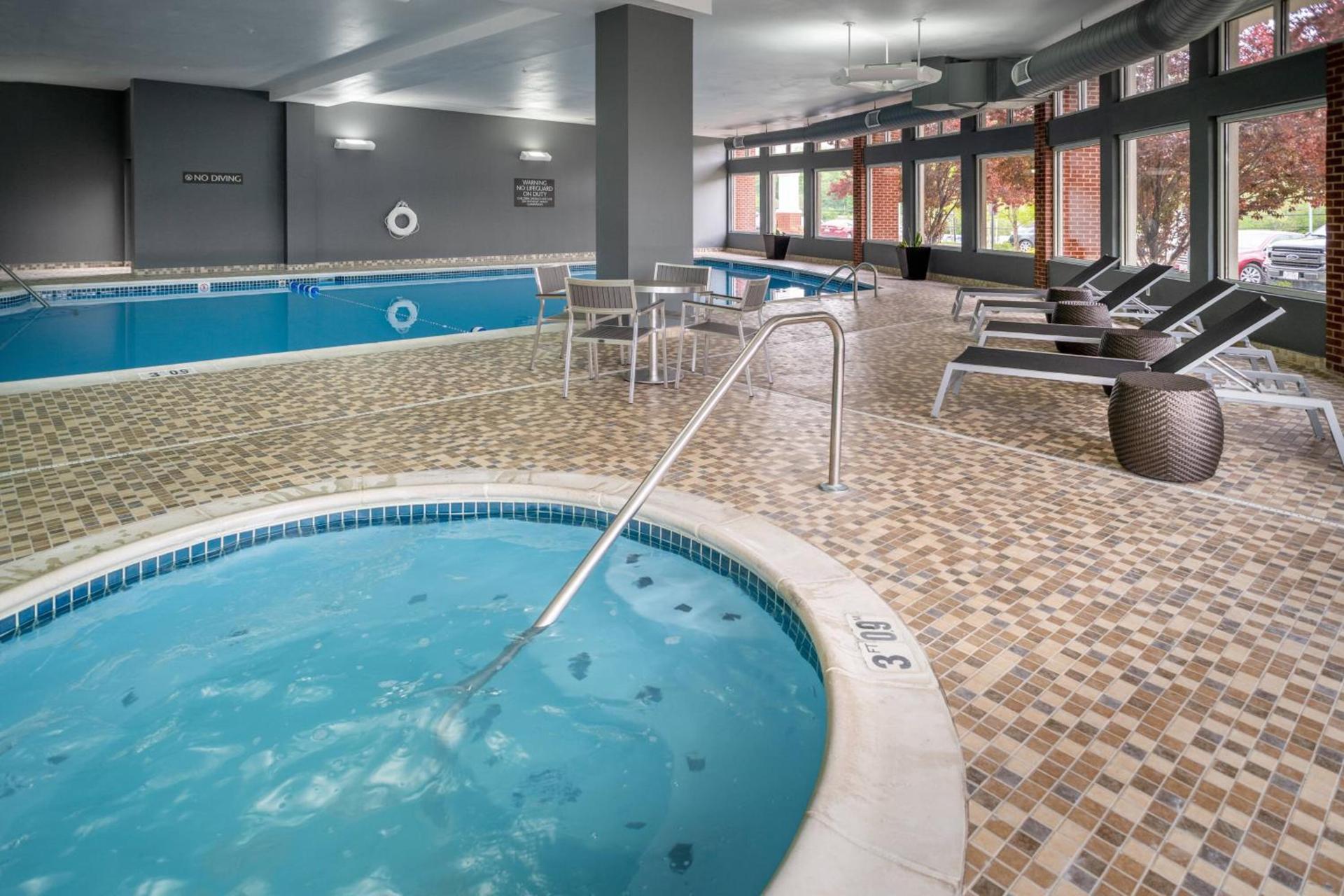 Delta Hotels by Marriott Huntington Mall photo 22