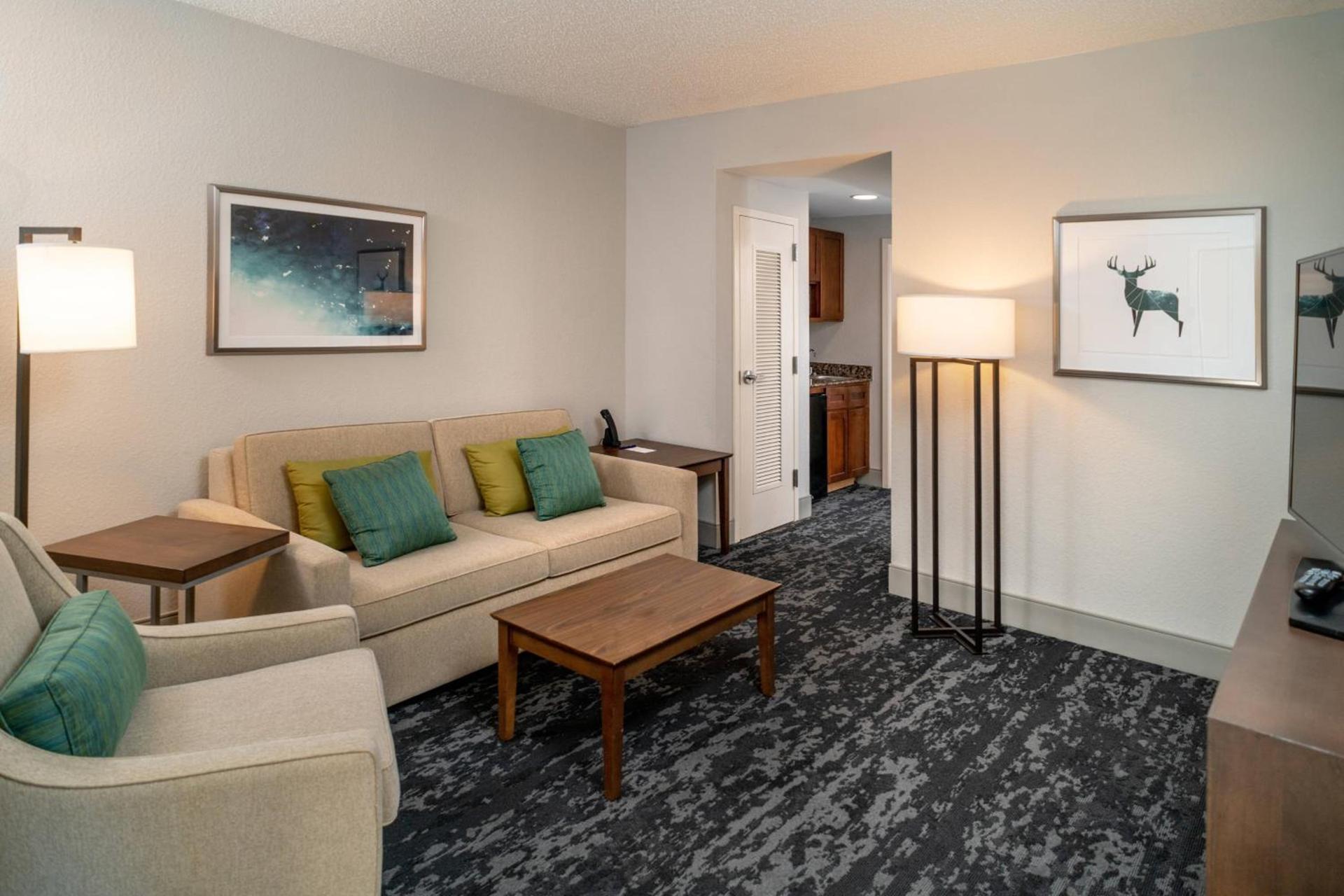 Delta Hotels by Marriott Huntington Mall photo 13