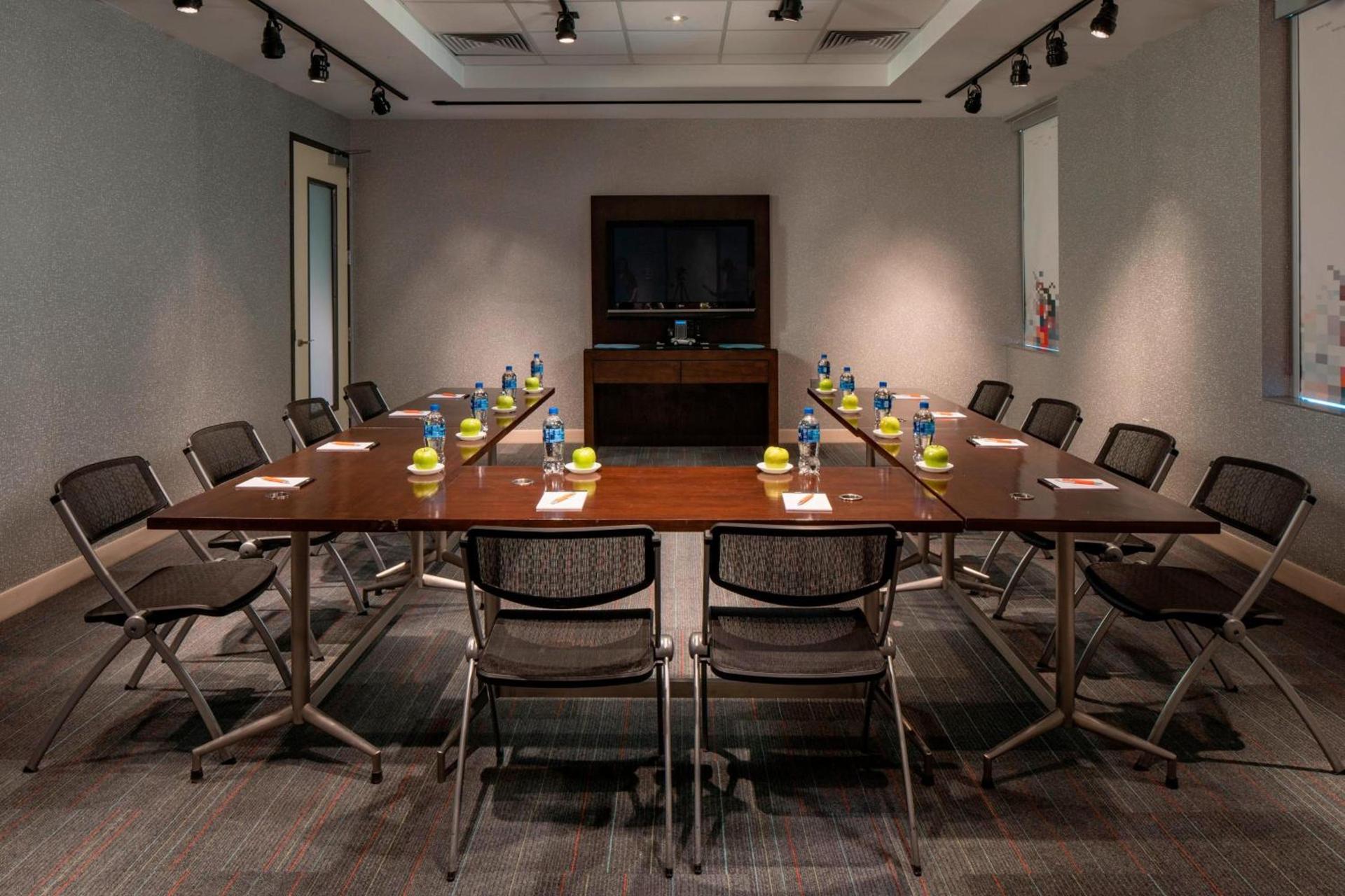 Aloft by Marriott Rogers-Bentonville photo 18