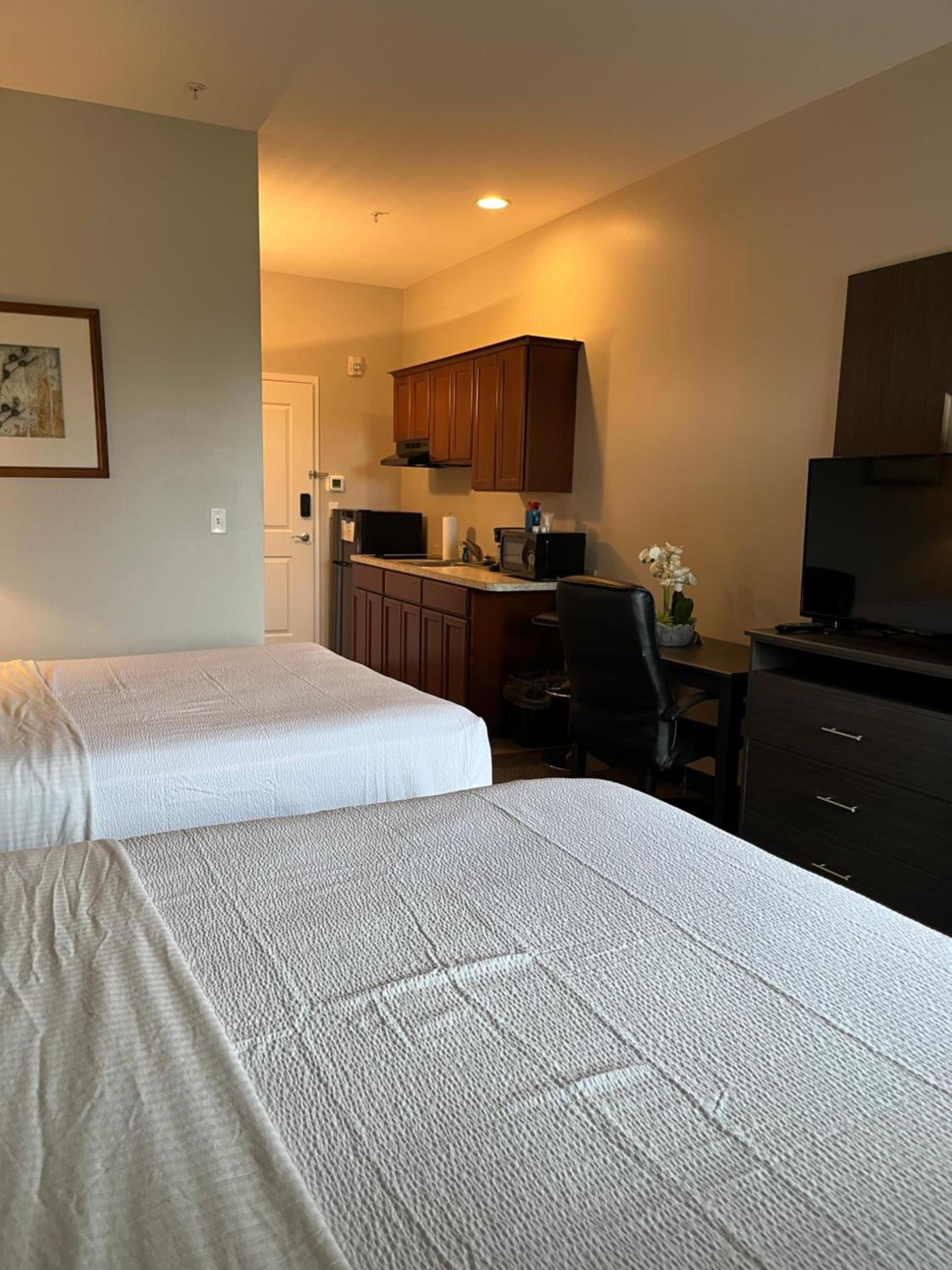 Brinton Suites photo 2
