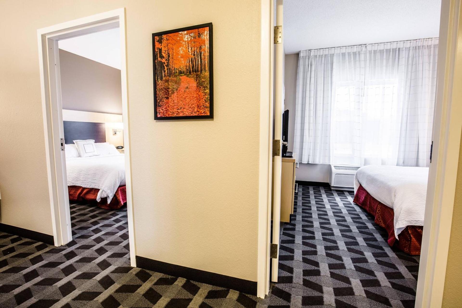 TownePlace Suites by Marriott Gilford photo 7