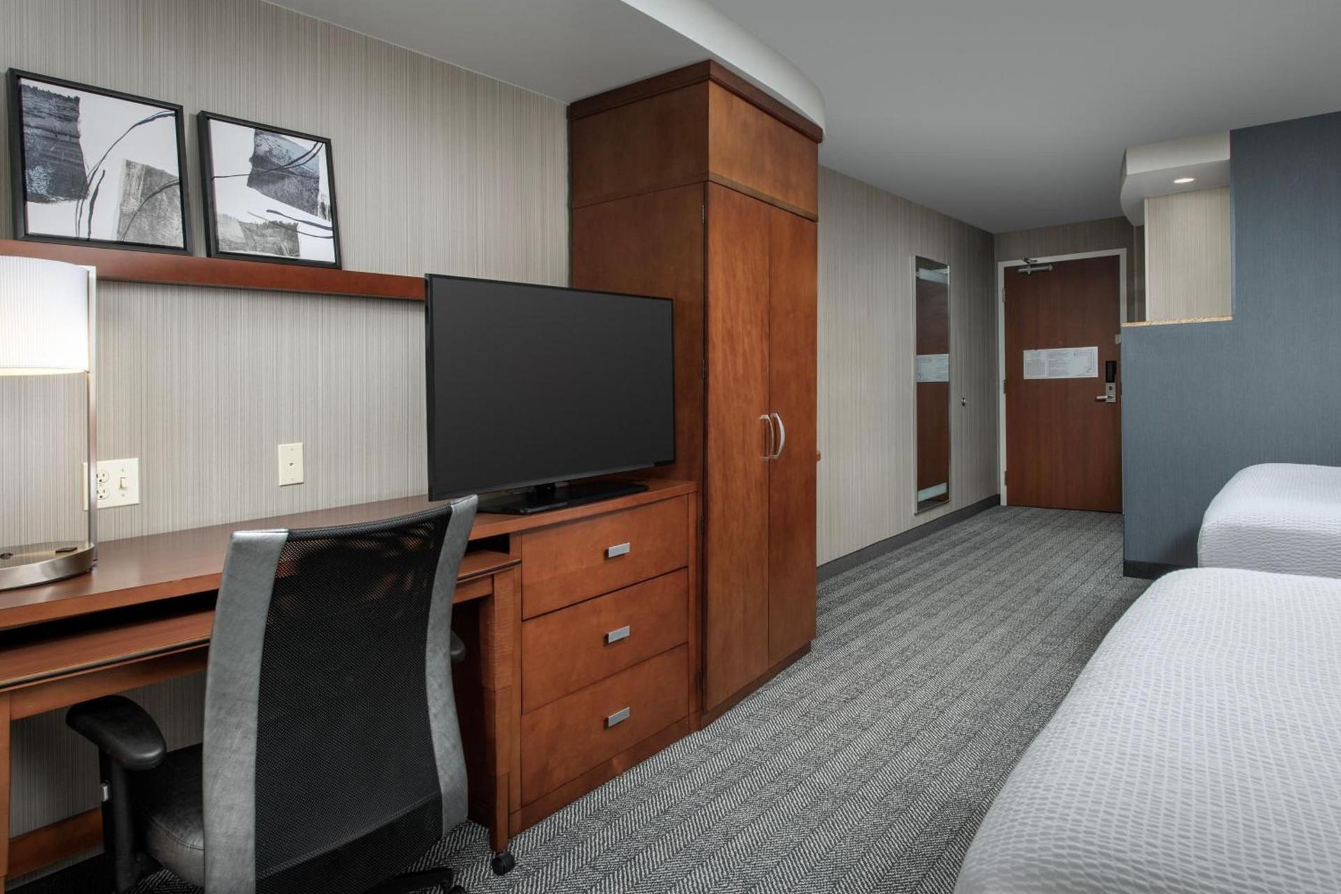 Courtyard by Marriott Seattle Kirkland photo 51