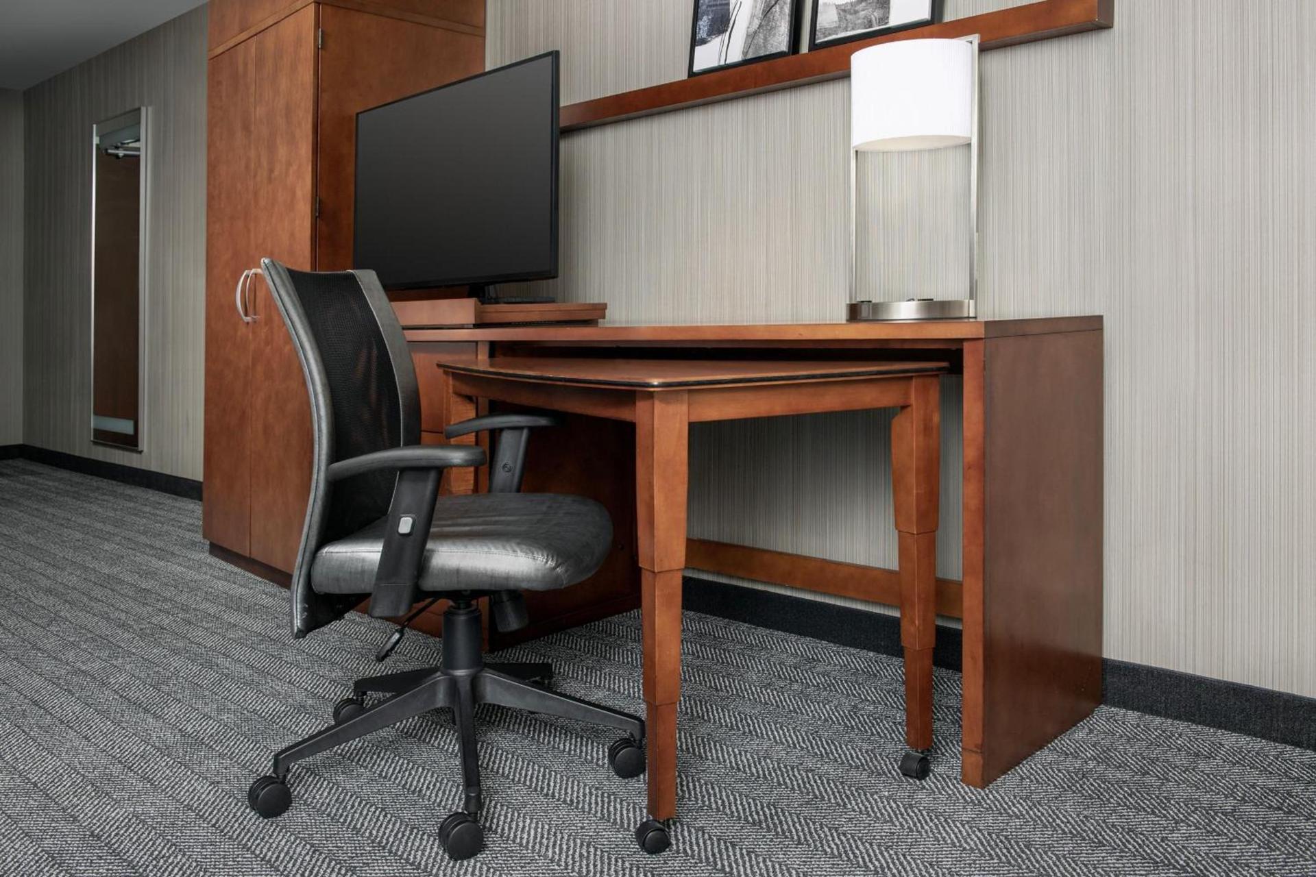 Courtyard by Marriott Seattle Kirkland photo 52
