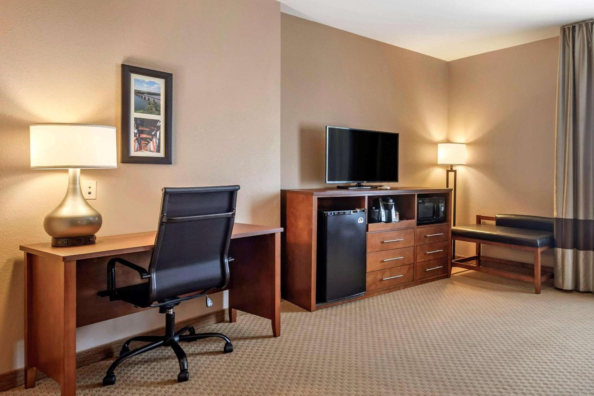 Comfort Suites Florence Shoals Area photo 11