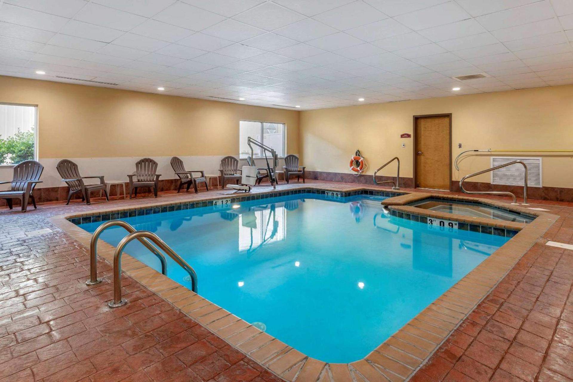 Comfort Suites Florence Shoals Area photo 19