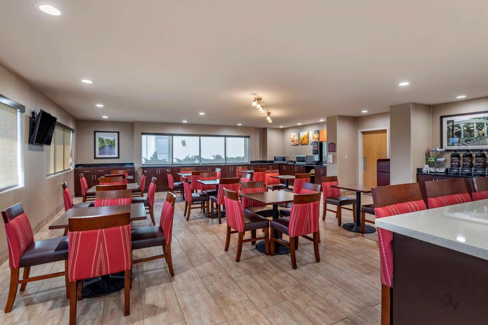 Comfort Suites Florence Shoals Area photo 26