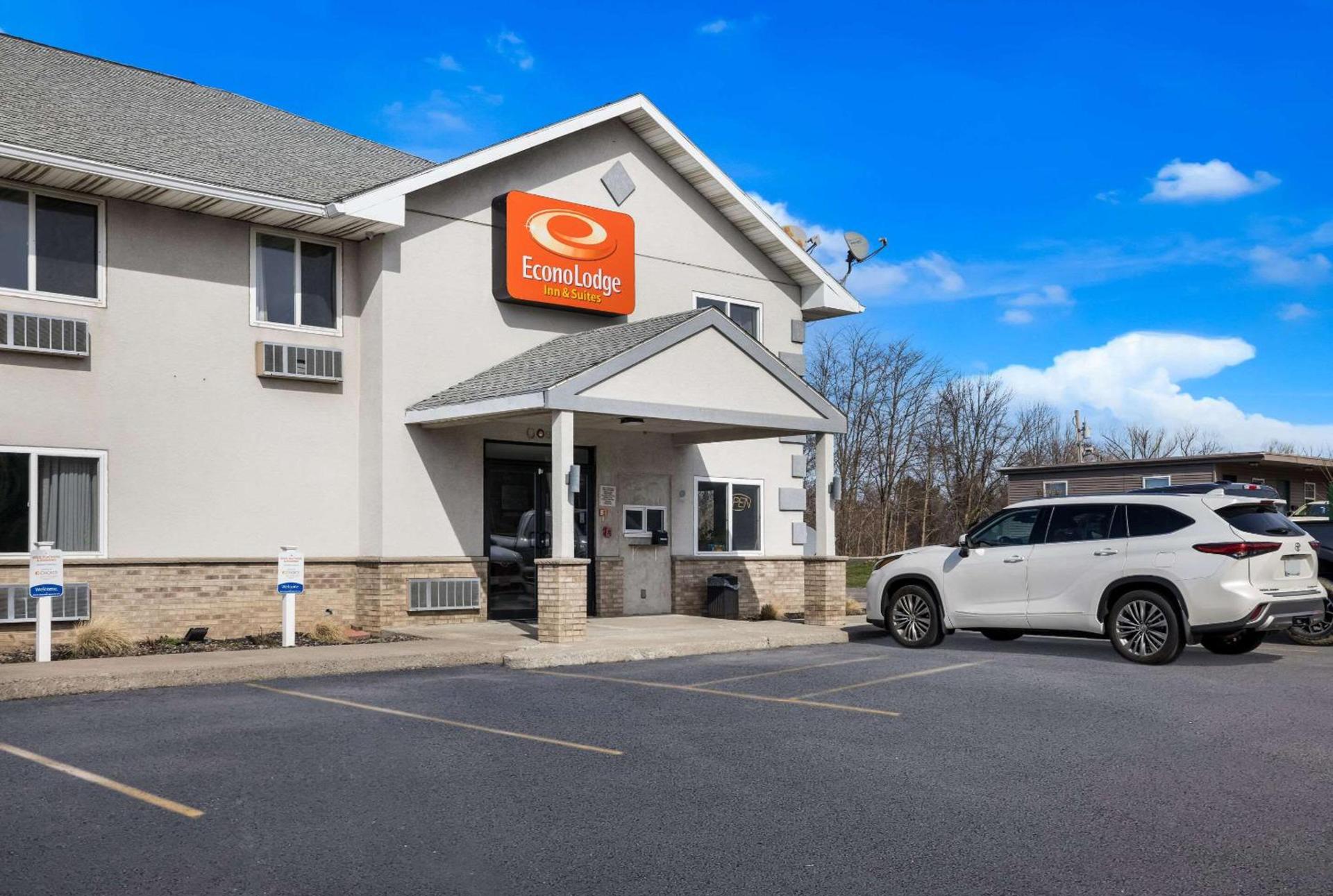 Econo Lodge Inn & Suites Canandaigua - Finger Lakes Area photo 3