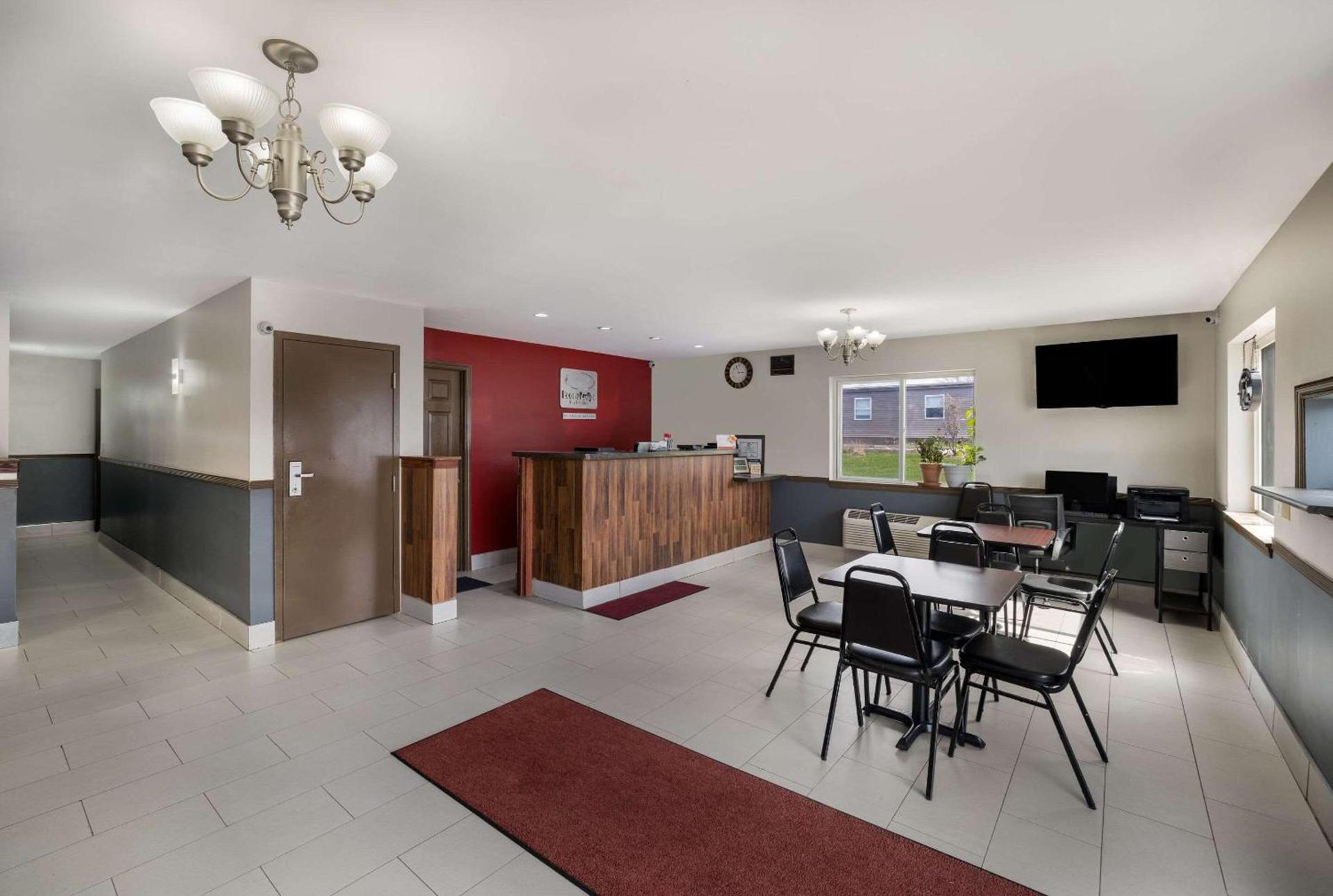 Econo Lodge Inn & Suites Canandaigua - Finger Lakes Area photo 4