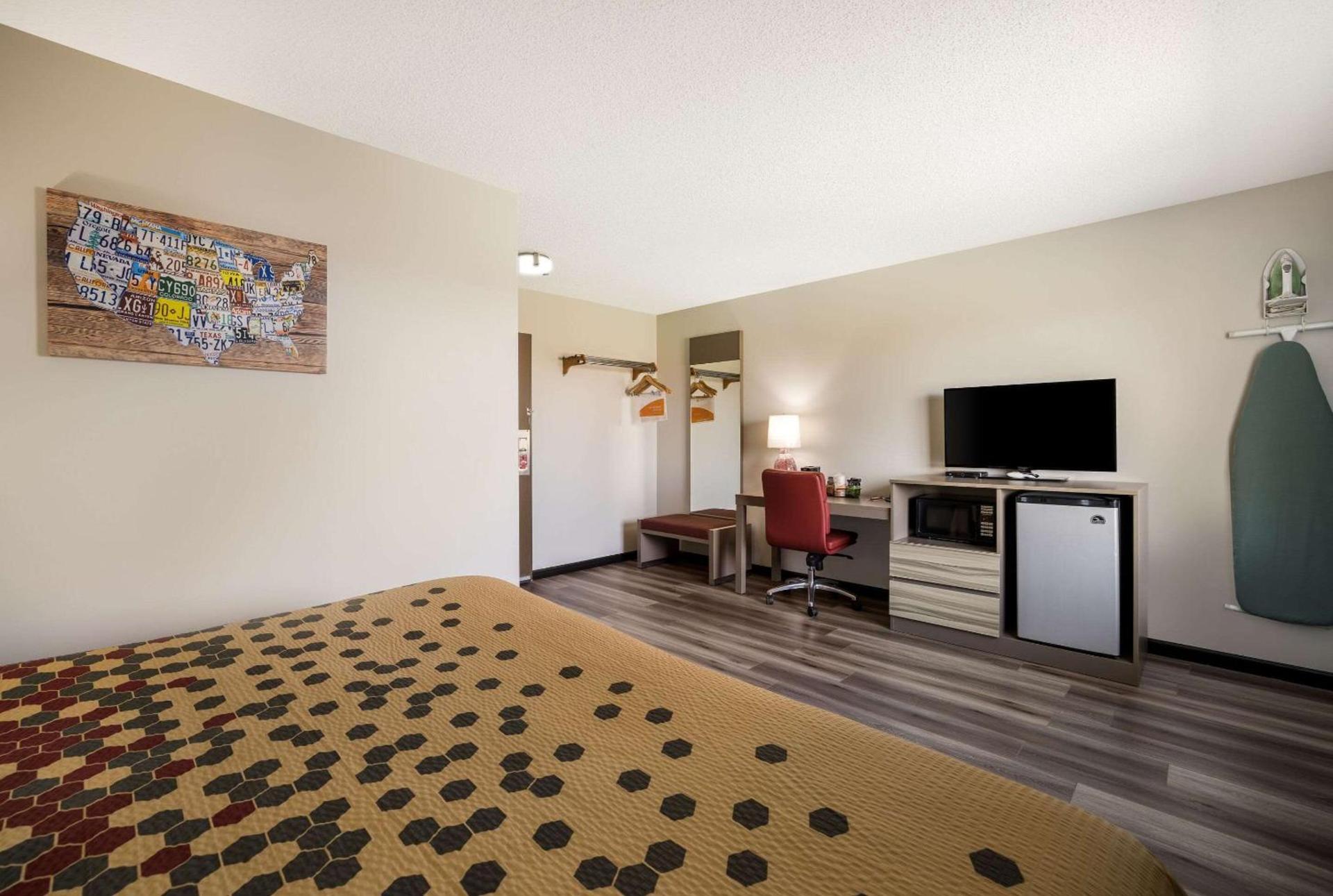 Econo Lodge Inn & Suites Canandaigua - Finger Lakes Area photo 20