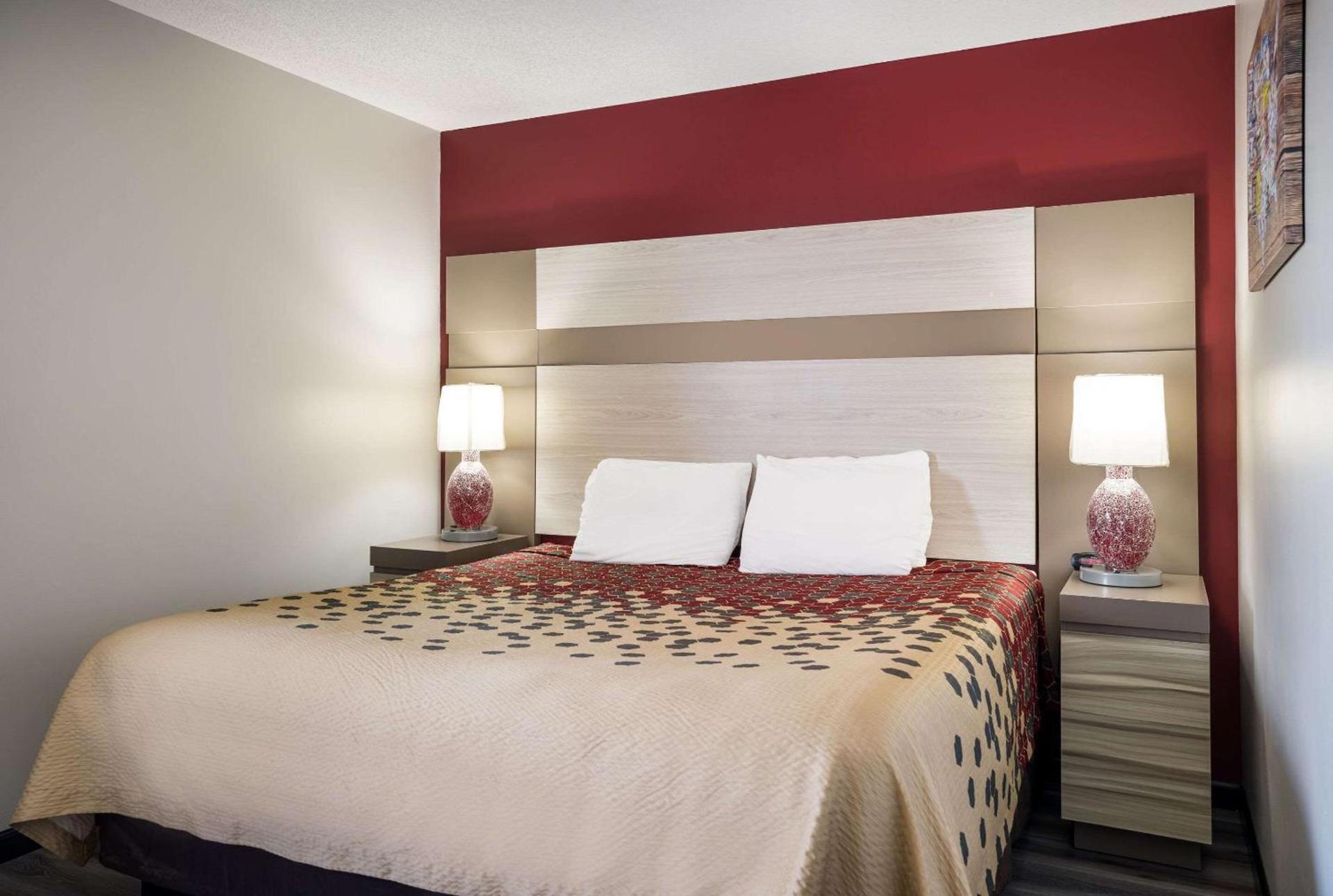 Econo Lodge Inn & Suites Canandaigua - Finger Lakes Area photo 19