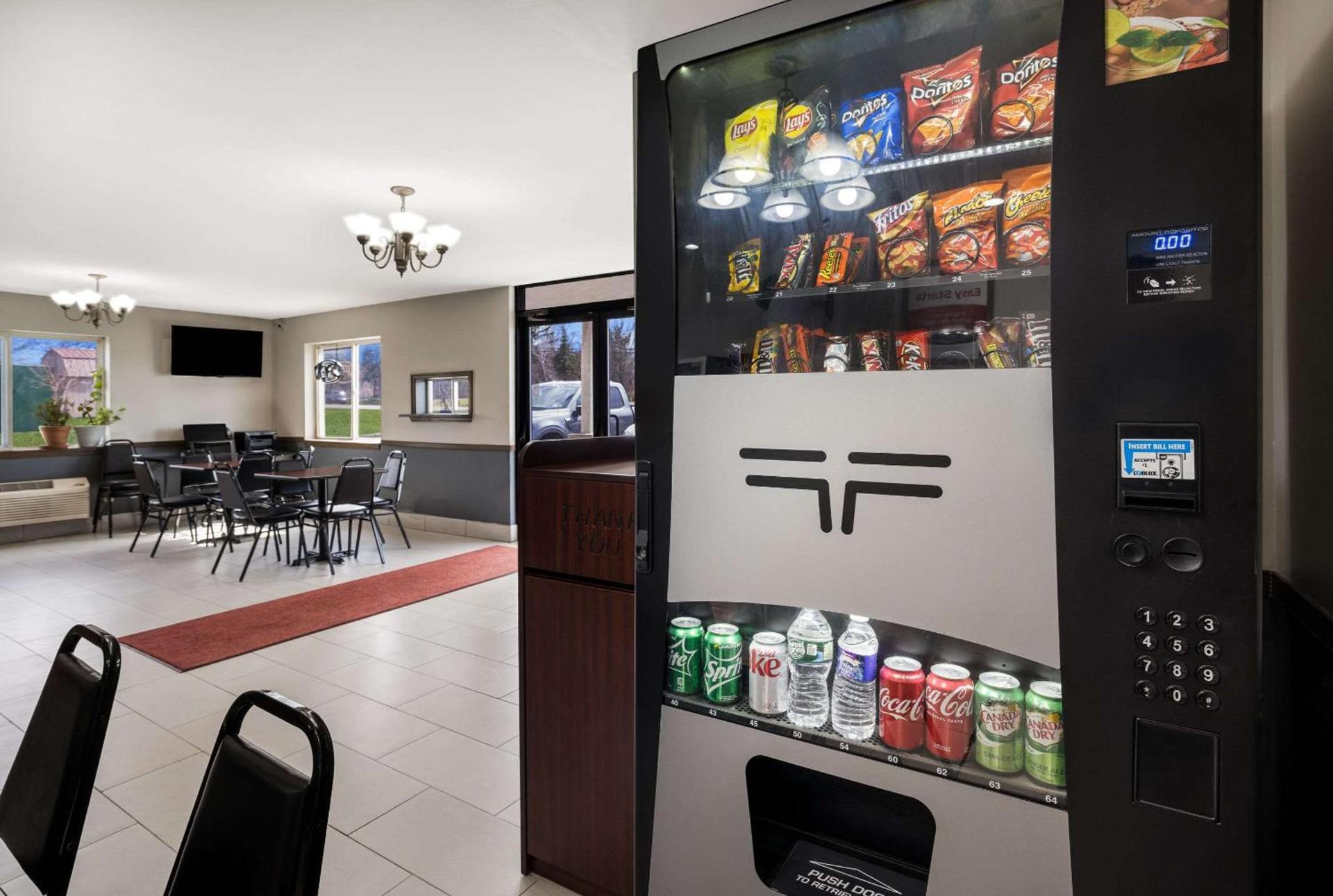 Econo Lodge Inn & Suites Canandaigua - Finger Lakes Area photo 26