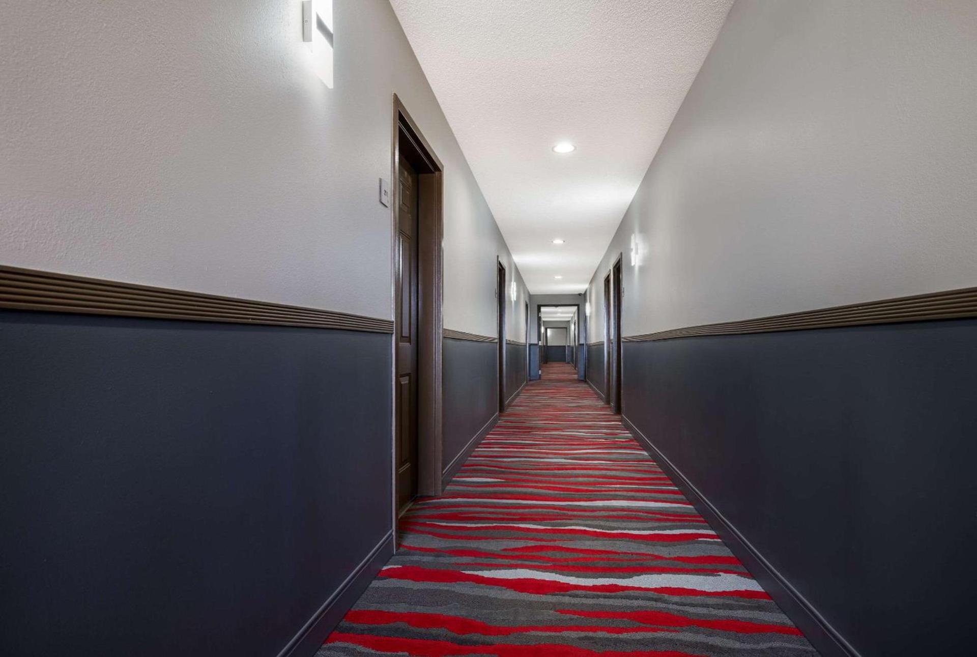Econo Lodge Inn & Suites Canandaigua - Finger Lakes Area photo 29