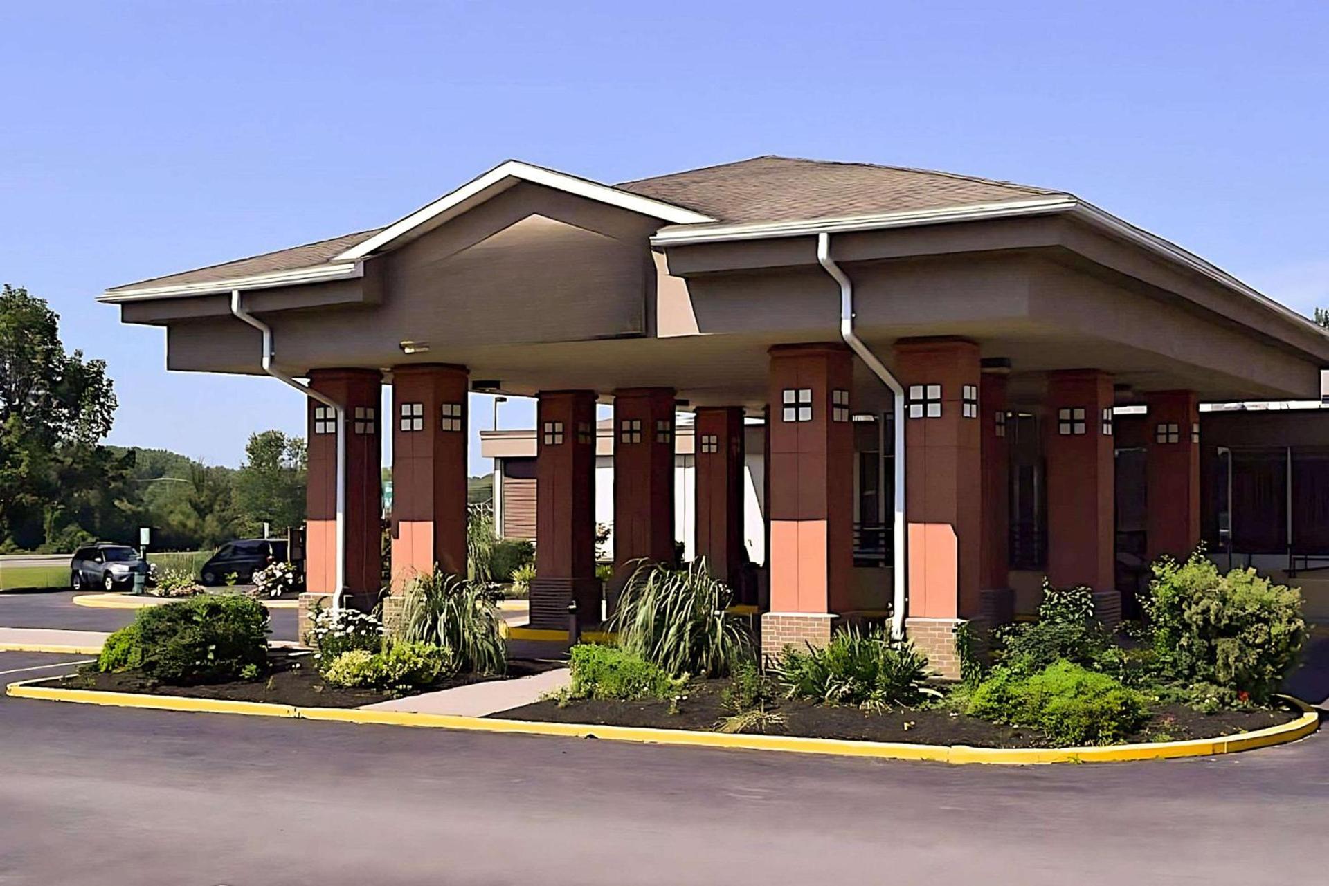 Quality Inn & Suites Syracuse - Carrier Circle — hotel in East Syracuse