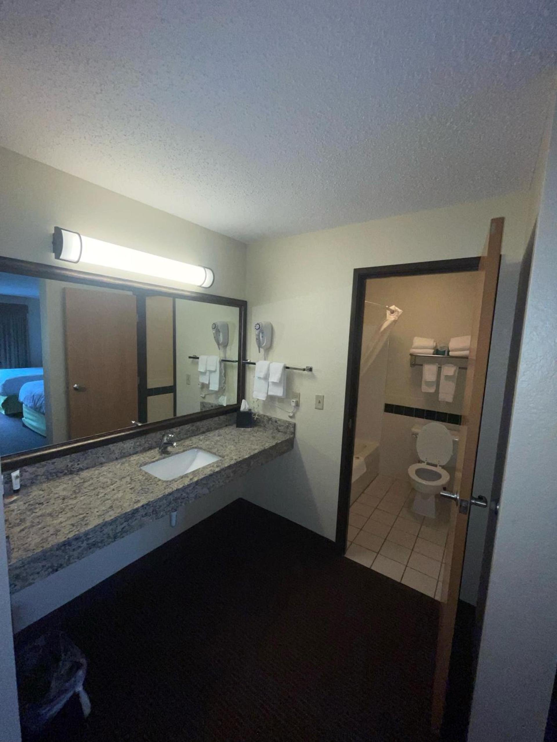 Cobblestone Hotel & Suites - Wisconsin Rapids photo 45